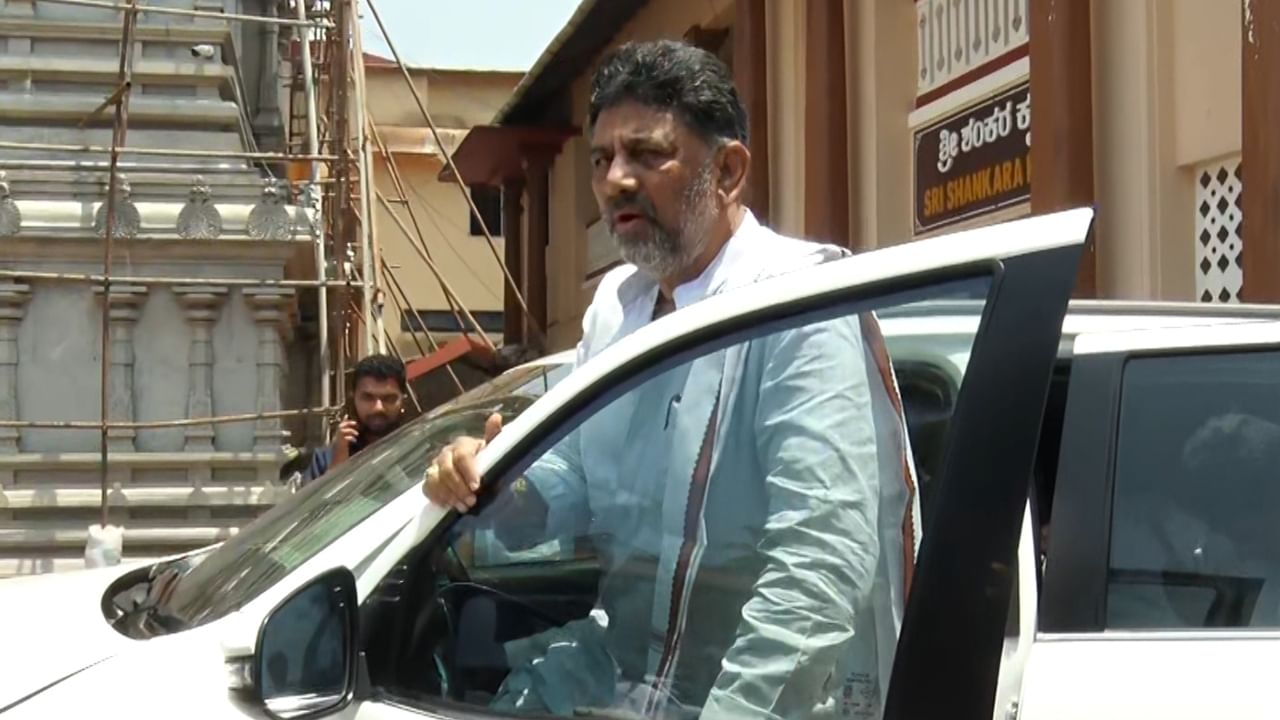 ಶೃಂಗೇರಿ: ಬೆಂಗಳೂರು ಗ್ರಾಮಾಂತರದ ಬಗ್ಗೆ ಮಾತನಾಡುವುದಿಲ್ಲವೆಂದ ಡಿಕೆ ಶಿವಕುಮಾರ್, ಕಾರಣವೇನು? ಶೃಂಗೇರಿ: ಬೆಂಗಳೂರು ಗ್ರಾಮಾಂತರದ ಬಗ್ಗೆ ಮಾತನಾಡುವುದಿಲ್ಲವೆಂದ ಡಿಕೆ ಶಿವಕುಮಾರ್, ಕಾರಣವೇನು?
