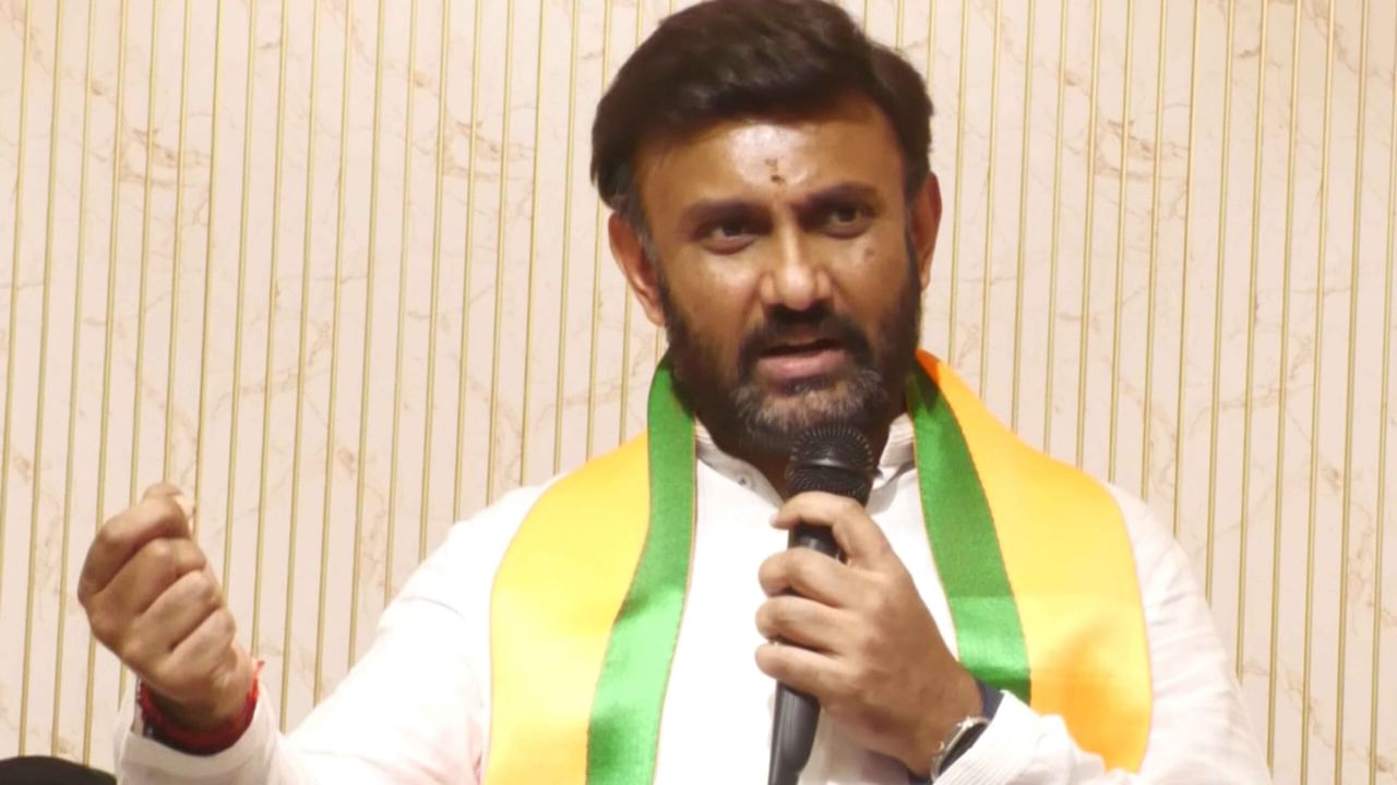 ಲೋಕಸಭೆ ಚುನಾವಣೆಯಲ್ಲಿ ನನ್ನನ್ನು ಗೆಲ್ಲಿಸಿ: ಟಿಕೆಟ್ ಘೋಷಣೆಗೂ ಮುನ್ನ ಕ್ಷೇತ್ರದ ಜನರಿಗೆ ಕೆ ಸುಧಾಕರ್ ಮನವಿ ಲೋಕಸಭೆ ಚುನಾವಣೆಯಲ್ಲಿ ನನ್ನನ್ನು ಗೆಲ್ಲಿಸಿ: ಟಿಕೆಟ್ ಘೋಷಣೆಗೂ ಮುನ್ನ ಕ್ಷೇತ್ರದ ಜನರಿಗೆ ಕೆ ಸುಧಾಕರ್ ಮನವಿ