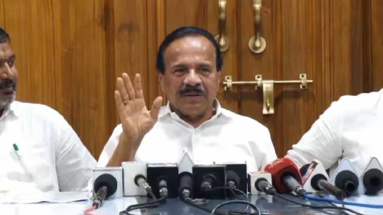 ವಿವಿಧ ರಾಜಕೀಯ ಪಕ್ಷಗಳ ನಾಯಕರು ನನ್ನನ್ನು ಸಂಪರ್ಕ ಮಾಡುತ್ತಿದ್ದಾರೆ: ಸದಾನಂದಗೌಡ ವಿವಿಧ ರಾಜಕೀಯ ಪಕ್ಷಗಳ ನಾಯಕರು ನನ್ನನ್ನು ಸಂಪರ್ಕ ಮಾಡುತ್ತಿದ್ದಾರೆ: ಸದಾನಂದಗೌಡ
