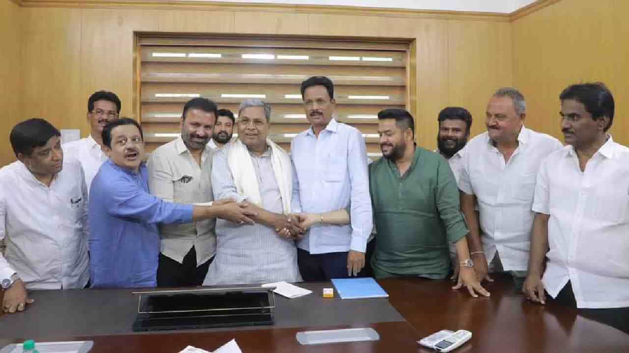 ಬಳ್ಳಾರಿ ಲೋಕಸಭಾ ಕ್ಷೇತ್ರಕ್ಕೆ ಕಾಂಗ್ರೆಸ್ ಅಭ್ಯರ್ಥಿ ಫೈನಲ್, ಅಧಿಕೃತ ಘೋಷಣೆಯೊಂದೆ ಬಾಕಿ ಬಳ್ಳಾರಿ ಲೋಕಸಭಾ ಕ್ಷೇತ್ರಕ್ಕೆ ಕಾಂಗ್ರೆಸ್ ಅಭ್ಯರ್ಥಿ ಫೈನಲ್, ಅಧಿಕೃತ ಘೋಷಣೆಯೊಂದೆ ಬಾಕಿ