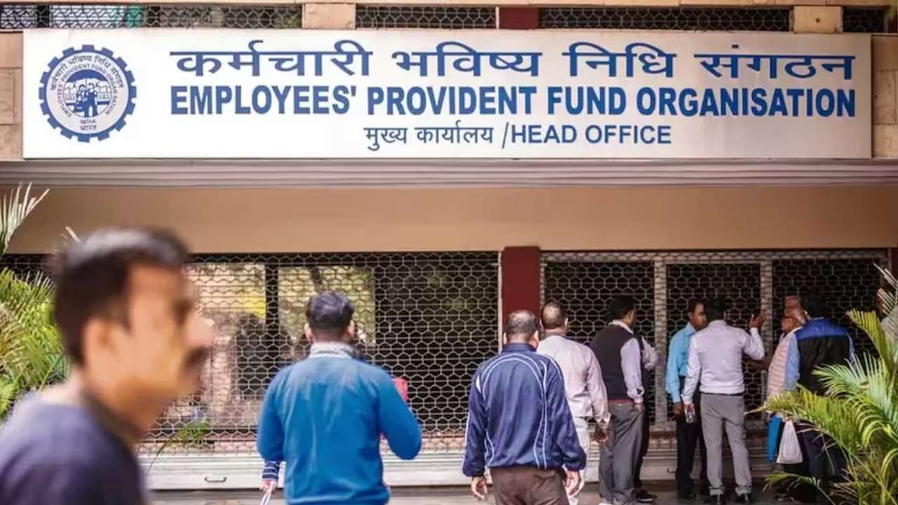 EPF: ನಿಮ್ಮ ಇಪಿಎಫ್ ಖಾತೆಯನ್ನು ಎಷ್ಟು ಬಾರಿ ಮಾರ್ಪಡಿಸಬಹುದು? ಯಾವ್ಯಾವ ವಿವರ ಎಷ್ಟೆಷ್ಟು ಸಲ ಬದಲಿಸಲು ಸಾಧ್ಯ? ಇಲ್ಲಿದೆ ಮಾಹಿತಿ EPF: ನಿಮ್ಮ ಇಪಿಎಫ್ ಖಾತೆಯನ್ನು ಎಷ್ಟು ಬಾರಿ ಮಾರ್ಪಡಿಸಬಹುದು? ಯಾವ್ಯಾವ ವಿವರ ಎಷ್ಟೆಷ್ಟು ಸಲ ಬದಲಿಸಲು ಸಾಧ್ಯ? ಇಲ್ಲಿದೆ ಮಾಹಿತಿ