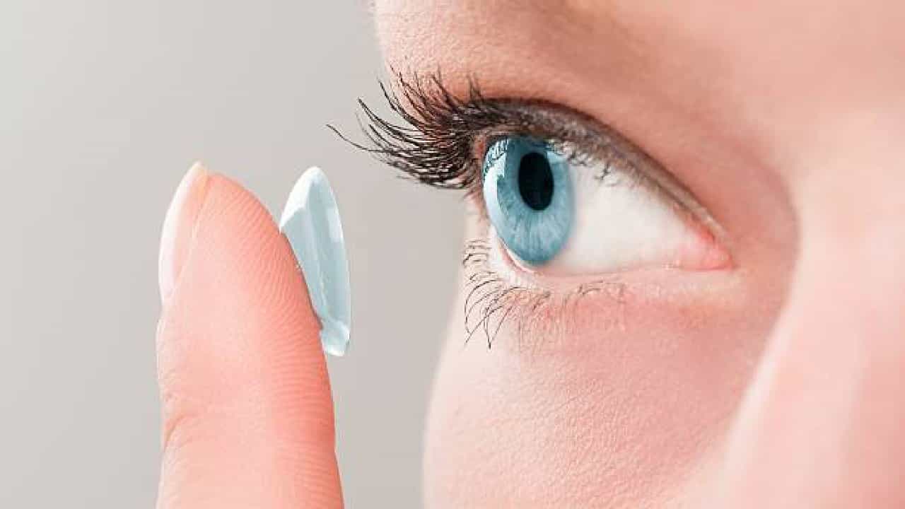 Eye Care: ಬಹಳ ಹೊತ್ತು ಕಣ್ಣಿನ ಲೆನ್ಸ್ ಹಾಕಿಕೊಂಡಿದ್ದರೆ ಏನಾಗುತ್ತದೆ? Eye Care: ಬಹಳ ಹೊತ್ತು ಕಣ್ಣಿನ ಲೆನ್ಸ್ ಹಾಕಿಕೊಂಡಿದ್ದರೆ ಏನಾಗುತ್ತದೆ?