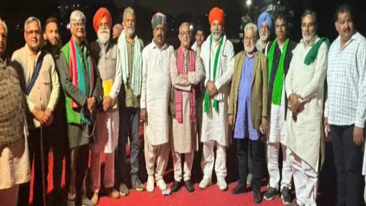 ನಾಳೆ ರಾಮಲೀಲಾ ಮೈದಾನದಲ್ಲಿ 'ಕಿಸಾನ್ ಮಹಾಪಂಚಾಯತ್'; ದೆಹಲಿಗೆ ಬರುತ್ತಿದೆ ರೈತರ ದಂಡು ನಾಳೆ ರಾಮಲೀಲಾ ಮೈದಾನದಲ್ಲಿ 'ಕಿಸಾನ್ ಮಹಾಪಂಚಾಯತ್'; ದೆಹಲಿಗೆ ಬರುತ್ತಿದೆ ರೈತರ ದಂಡು