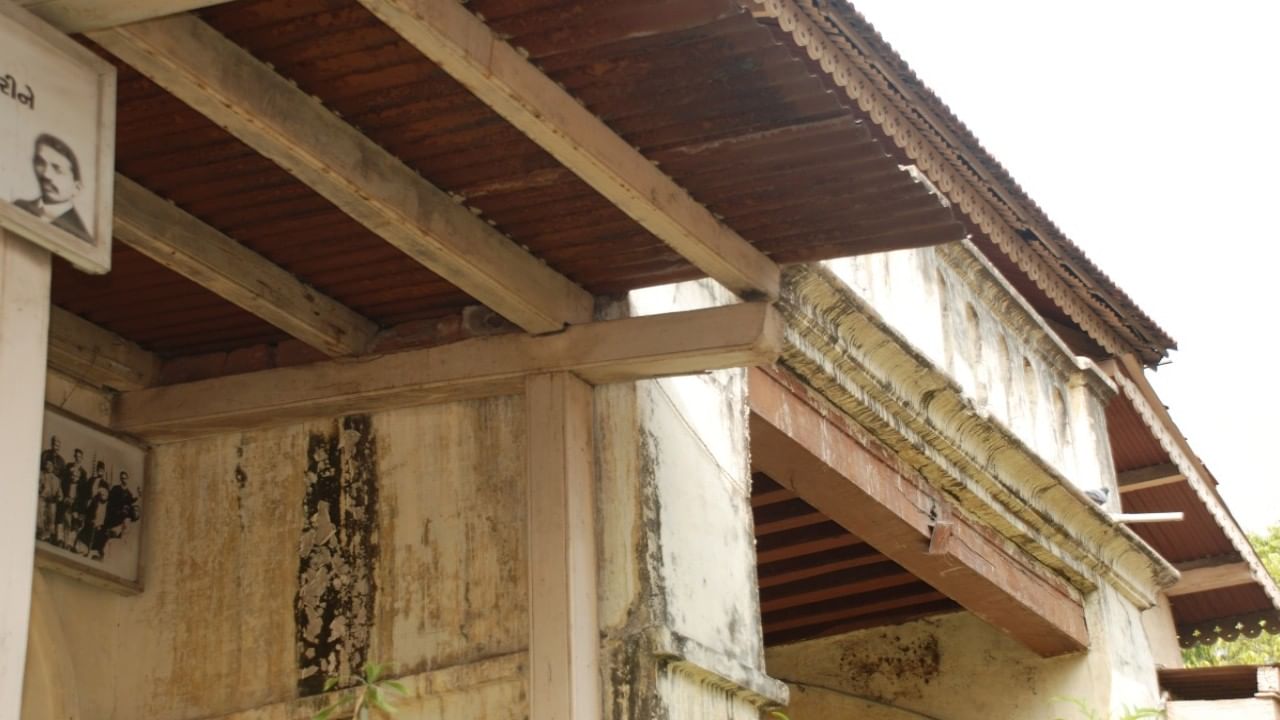  ಯೋಜನೆಯು ವಿಭಿನ್ನ ನಿರೀಕ್ಷೆಗಳೊಂದಿಗೆ ಮತ್ತು ಬಹು ಭಾಷೆಗಳಲ್ಲಿ ಸಂದರ್ಶಕರಿಗೆ ಮಾರ್ಗದರ್ಶನ ನೀಡುವ ವ್ಯಾಖ್ಯಾನ ಕೇಂದ್ರದ ರಚನೆಯನ್ನು ಸಕ್ರಿಯಗೊಳಿಸುತ್ತದೆ. ಇದು ಅವರ ಅನುಭವವನ್ನು ಸಾಂಸ್ಕೃತಿಕವಾಗಿ ಮತ್ತು ಬೌದ್ಧಿಕವಾಗಿ ಹೆಚ್ಚು  ಸಮೃದ್ಧಗೊಳಿಸುತ್ತದೆ.