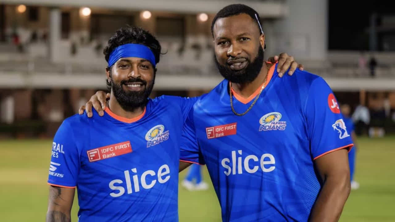 ಕಳೆದೆರಡು ಆವೃತ್ತಿಗಳಲ್ಲಿ ಗುಜರಾತ್ ಟೈಟಾನ್ಸ್ ತಂಡವನ್ನು ಫೈನಲ್ಗೆ ಮುನ್ನಡೆಸಿ ಒಂದು ಬಾರಿ ಚಾಂಪಿಯನ್ ಪಟ್ಟಕ್ಕೇರಿಸಿದ ತಂಡದ ನಾಯಕ ಹಾರ್ದಿಕ್ ಪಾಂಡ್ಯ ಈ ಬಾರಿಯ ಐಪಿಎಲ್ನಿಂದ ಮುಂಬೈ ಇಂಡಿಯನ್ಸ್ ತಂಡದ ಪರ ನಾಯಕನಾಗಿ ಕಣಕ್ಕಿಳಿಯಲು ತಯಾರಿ ಆರಂಭಿಸಿದ್ದಾರೆ.