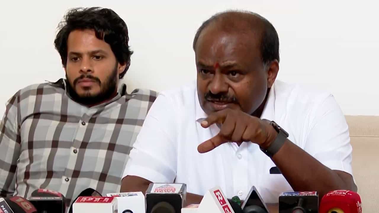 ಬೆಂಗಳೂರು ಗ್ರಾಮಾಂತರಕ್ಕೆ ಅರೆಸೇನಾ ಪಡೆ ಭದ್ರತೆ ಬೇಕು: ಕುಮಾರಸ್ವಾಮಿ ಬೇಡಿಕೆ, ಕೊಟ್ಟ ಕಾರಣ ಇಲ್ಲಿದೆ ಬೆಂಗಳೂರು ಗ್ರಾಮಾಂತರಕ್ಕೆ ಅರೆಸೇನಾ ಪಡೆ ಭದ್ರತೆ ಬೇಕು: ಕುಮಾರಸ್ವಾಮಿ ಬೇಡಿಕೆ, ಕೊಟ್ಟ ಕಾರಣ ಇಲ್ಲಿದೆ