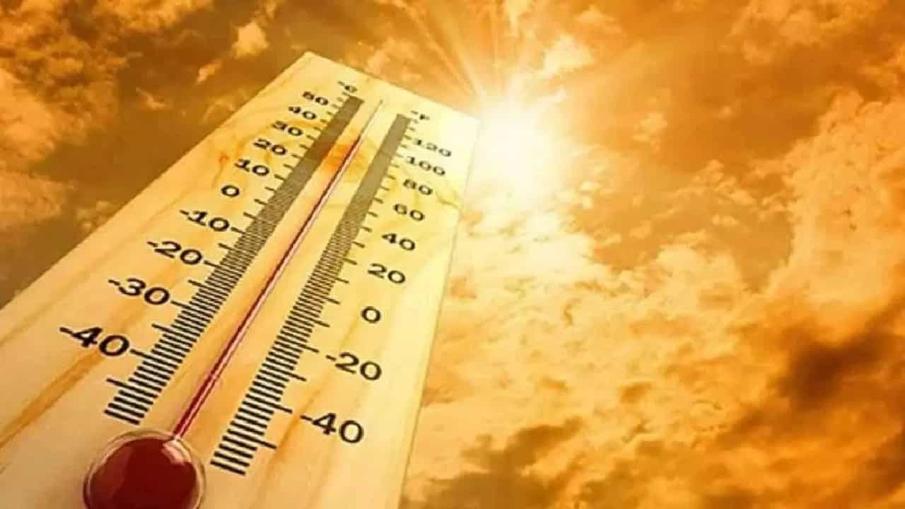 Heatwave Advisory: ಉಷ್ಣಗಾಳಿಯಿಂದ ರಕ್ಷಿಸಿಕೊಳ್ಳಲು ಏನೇನು ಮಾಡಬೇಕು? ಕರ್ನಾಟಕ ಆರೋಗ್ಯ ಇಲಾಖೆ ಮಾರ್ಗಸೂಚಿ ಇಲ್ಲಿದೆ Heatwave Advisory: ಉಷ್ಣಗಾಳಿಯಿಂದ ರಕ್ಷಿಸಿಕೊಳ್ಳಲು ಏನೇನು ಮಾಡಬೇಕು? ಕರ್ನಾಟಕ ಆರೋಗ್ಯ ಇಲಾಖೆ ಮಾರ್ಗಸೂಚಿ ಇಲ್ಲಿದೆ