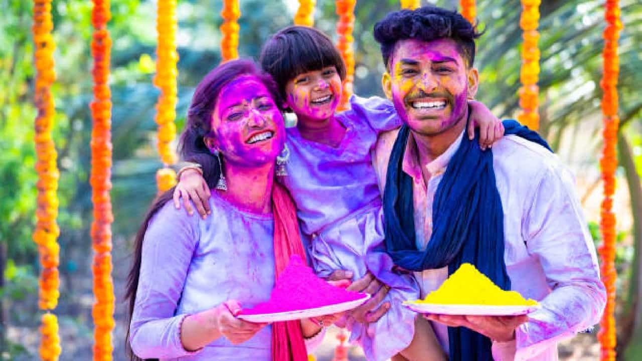 Holi 2024: ಇಂದು ಹೋಳಿ; ಈ ಹಬ್ಬವನ್ನು ಏಕೆ ಆಚರಿಸಲಾಗುತ್ತದೆ? Holi 2024: ಇಂದು ಹೋಳಿ; ಈ ಹಬ್ಬವನ್ನು ಏಕೆ ಆಚರಿಸಲಾಗುತ್ತದೆ?