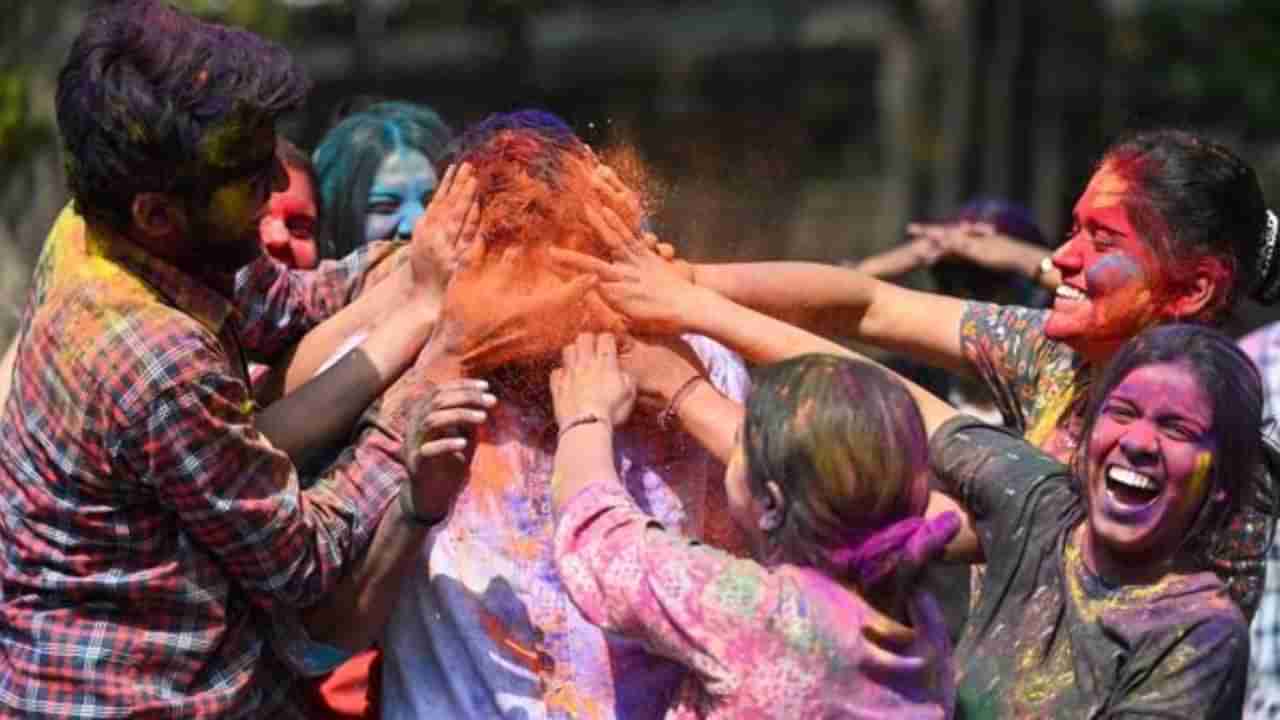 Holi 2024: ಹೋಳಿ ಸಂಭ್ರಮಾಚರಣೆ: ಬಣ್ಣದ ವಿಶೇಷತೆ ಬಣ್ಣಿಸುವ ಹಾಡುಗಳಿವು..