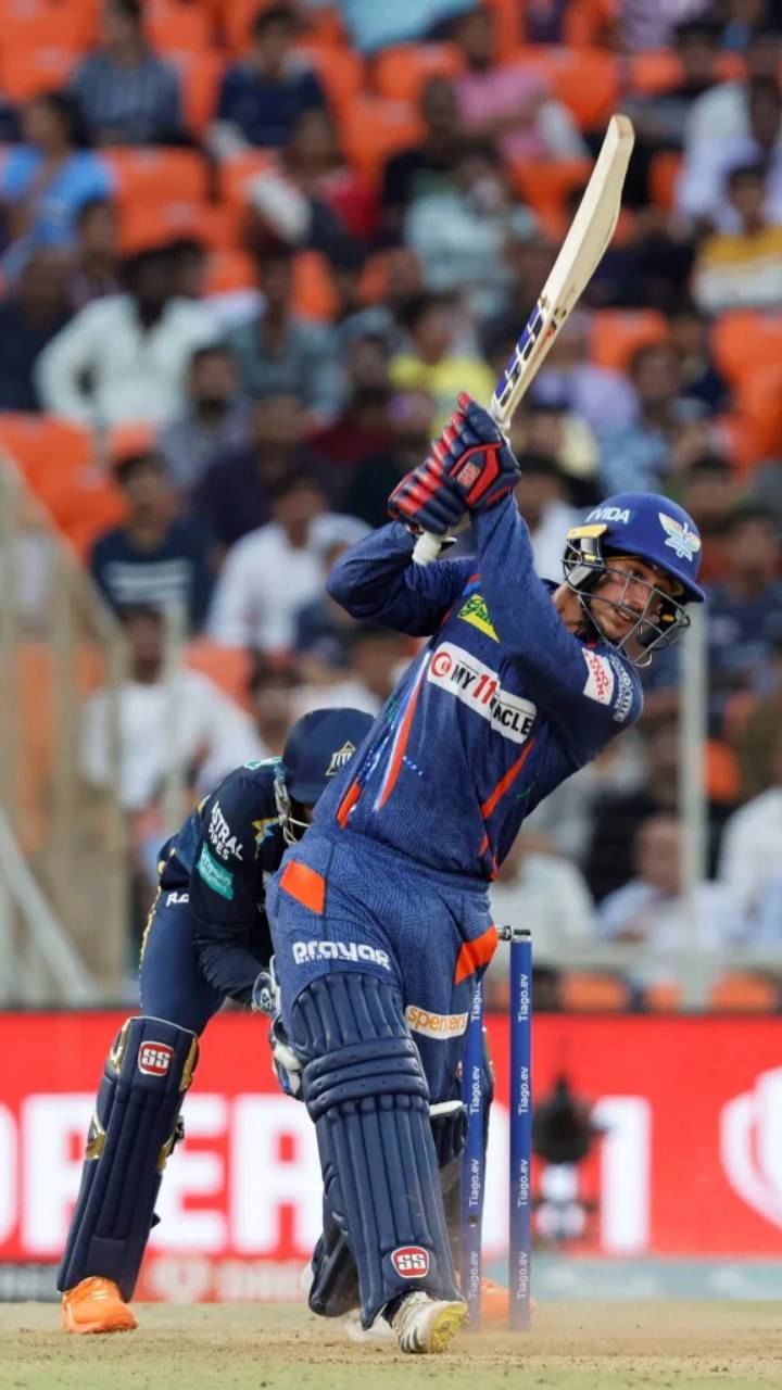 ಐಪಿಎಲ್‌ನಲ್ಲಿ ಇವರ ಗರಿಷ್ಠ ವೈಯಕ್ತಿಕ ಸ್ಕೋರ್ 140 *. ಡಿ ಕಾಕ್ 2022 ರಲ್ಲಿ LSG vs KKR ನಡುವಣ ಪಂದ್ಯದಲ್ಲಿ ಈ ರೆಕಾರ್ಡ್ ಮಾಡಿದರು.