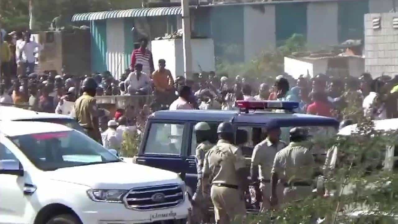 ಕಲಬುರಗಿ: ರಾಘವ ಚೈತನ್ಯ ರಥಯಾತ್ರೆಗೆ ಷರತ್ತು ಬದ್ಧ ಅನುಮತಿ ನೀಡಿದ ಹೈಕೋರ್ಟ್ ಕಲಬುರಗಿ: ರಾಘವ ಚೈತನ್ಯ ರಥಯಾತ್ರೆಗೆ ಷರತ್ತು ಬದ್ಧ ಅನುಮತಿ ನೀಡಿದ ಹೈಕೋರ್ಟ್