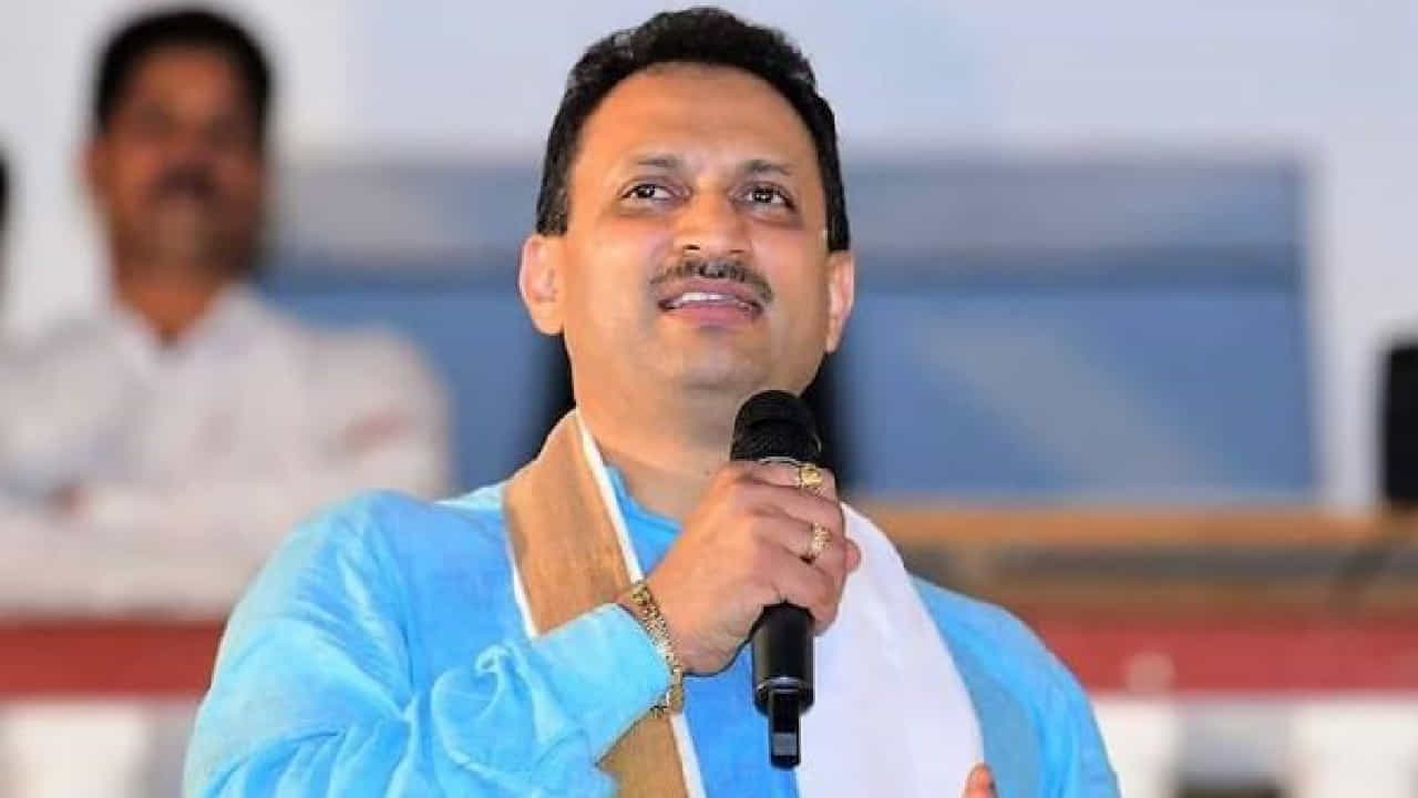 ಕಾರ'ವಾರ್' ಲೋಕಸಭಾ ಚುನಾವಣೆ: ಉಭಯ ಪಕ್ಷದಿಂದ ಅಚ್ಚರಿ ಅಭ್ಯರ್ಥಿ ಕಣಕ್ಕಿಳಿಸಲು ಪ್ಲ್ಯಾನ್! ಕಾರ'ವಾರ್' ಲೋಕಸಭಾ ಚುನಾವಣೆ: ಉಭಯ ಪಕ್ಷದಿಂದ ಅಚ್ಚರಿ ಅಭ್ಯರ್ಥಿ ಕಣಕ್ಕಿಳಿಸಲು ಪ್ಲ್ಯಾನ್!