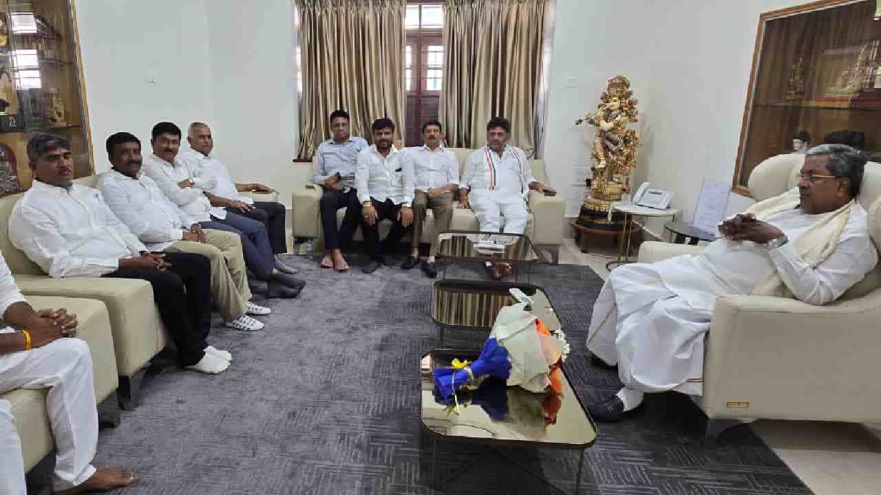 ರಾಜೀನಾಮೆಗೆ ಮುಂದಾಗಿದ್ದ ಕೋಲಾರ ಕೈ ಶಾಸಕರಿಗೆ ಸಿಎಂ-ಡಿಸಿಎಂ ತರಾಟೆ, ಇಲ್ಲಿದೆ ಸಭೆಯ ಇನ್ಸೈಡ್ ಡಿಟೇಲ್ಸ್ ರಾಜೀನಾಮೆಗೆ ಮುಂದಾಗಿದ್ದ ಕೋಲಾರ ಕೈ ಶಾಸಕರಿಗೆ ಸಿಎಂ-ಡಿಸಿಎಂ ತರಾಟೆ, ಇಲ್ಲಿದೆ ಸಭೆಯ ಇನ್ಸೈಡ್ ಡಿಟೇಲ್ಸ್