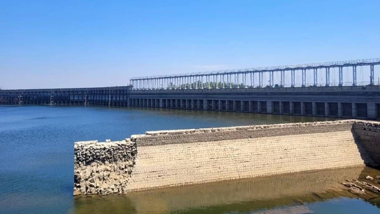 Karnataka Dam Water Level: ನೀರಿಗಾಗಿ ಹಾಹಾಕಾರ ! ಕೆಆರ್ಎಸ್ ಸೇರಿದಂತೆ ಮಾ.01ರ ರಾಜ್ಯದ ಪ್ರಮುಖ ಡ್ಯಾಂಗಳ ನೀರಿನ ಮಟ್ಟದ ವಿವರ ಇಲ್ಲಿದೆ Karnataka Dam Water Level: ನೀರಿಗಾಗಿ ಹಾಹಾಕಾರ ! ಕೆಆರ್ಎಸ್ ಸೇರಿದಂತೆ ಮಾ.01ರ ರಾಜ್ಯದ ಪ್ರಮುಖ ಡ್ಯಾಂಗಳ ನೀರಿನ ಮಟ್ಟದ ವಿವರ ಇಲ್ಲಿದೆ