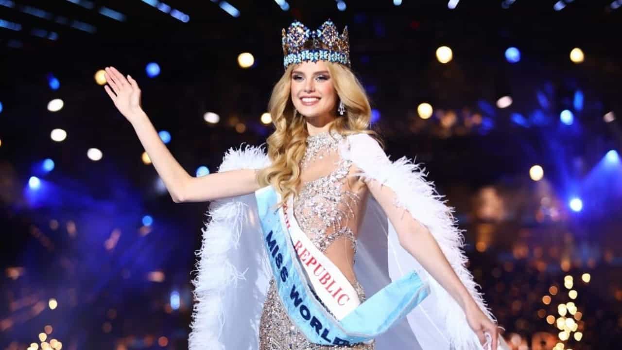 Miss World 2024: ಮಿಸ್ ವರ್ಲ್ಡ್ ಕಿರೀಟ ಮುಡಿಗೇರಿಸಿಕೊಂಡ ಕ್ರಿಸ್ಟಿನಾ; ಇದರ ಬೆಲೆ ಇಷ್ಟೊಂದಾ? Miss World 2024: ಮಿಸ್ ವರ್ಲ್ಡ್ ಕಿರೀಟ ಮುಡಿಗೇರಿಸಿಕೊಂಡ ಕ್ರಿಸ್ಟಿನಾ; ಇದರ ಬೆಲೆ ಇಷ್ಟೊಂದಾ?