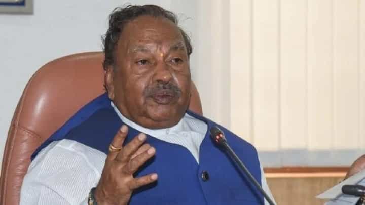 ಶಿವಮೊಗ್ಗ: ಪ್ರಧಾನಿ ಜೊತೆ ವೇದಿಕೆ ಹಂಚಿಕೊಳ್ಳುವ ಗಣ್ಯರ ಪಟ್ಟಿಯಿಂದ ಕೆಎಸ್ ಈಶ್ವರಪ್ಪ ಹೆಸರು ಕೈ ಬಿಟ್ಟ ಬಿಜೆಪಿ ಶಿವಮೊಗ್ಗ: ಪ್ರಧಾನಿ ಜೊತೆ ವೇದಿಕೆ ಹಂಚಿಕೊಳ್ಳುವ ಗಣ್ಯರ ಪಟ್ಟಿಯಿಂದ ಕೆಎಸ್ ಈಶ್ವರಪ್ಪ ಹೆಸರು ಕೈ ಬಿಟ್ಟ ಬಿಜೆಪಿ