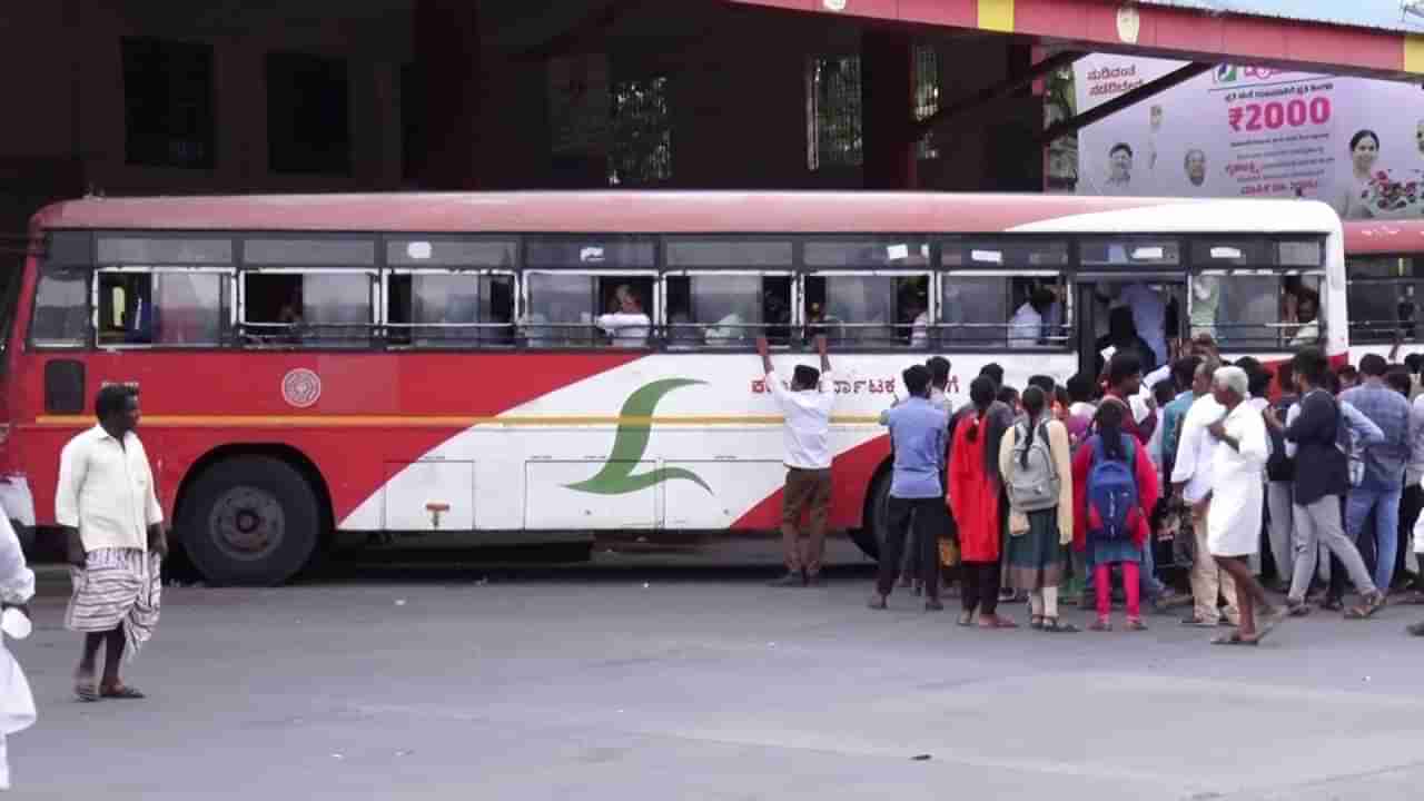 ತಡರಾತ್ರಿ ಪ್ರಯಾಣಿಸುತ್ತಿದ್ದ ಮಹಿಳೆಗೆ KSRTC ಬಸ್​ನಲ್ಲಿ ಕಂಡಕ್ಟರ್​ನಿಂದ ಲೈಂಗಿಕ ಕಿರುಕುಳ