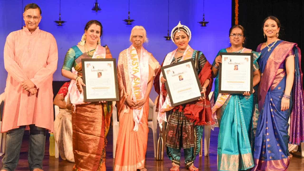ಮೂವರು ಮಹಿಳಾ ಸಾಧಕರಿಗೆ ಲಾಸ್ಯ ಅಕಾಡೆಮಿಯ ಪ್ರತಿಷ್ಠಿತ 'ಲಾಸ್ಯ ಸಾಧಕಿ' ಪ್ರಶಸ್ತಿ ಪ್ರದಾನ ಮೂವರು ಮಹಿಳಾ ಸಾಧಕರಿಗೆ ಲಾಸ್ಯ ಅಕಾಡೆಮಿಯ ಪ್ರತಿಷ್ಠಿತ 'ಲಾಸ್ಯ ಸಾಧಕಿ' ಪ್ರಶಸ್ತಿ ಪ್ರದಾನ