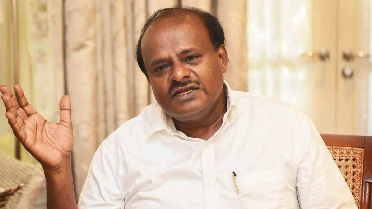 ಮಂಡ್ಯದಿಂದ ಕುಮಾರಸ್ವಾಮಿ ಸ್ಪರ್ಧೆಗೆ ಜೆಡಿಎಸ್ ನಾಯಕರ ಒತ್ತಾಯ, ಅಂತಿಮವಾಗಿ ಕಣಕ್ಕಿಳಿಯುತ್ತಾರಾ ಪುಟ್ಟರಾಜು? ಮಂಡ್ಯದಿಂದ ಕುಮಾರಸ್ವಾಮಿ ಸ್ಪರ್ಧೆಗೆ ಜೆಡಿಎಸ್ ನಾಯಕರ ಒತ್ತಾಯ, ಅಂತಿಮವಾಗಿ ಕಣಕ್ಕಿಳಿಯುತ್ತಾರಾ ಪುಟ್ಟರಾಜು?