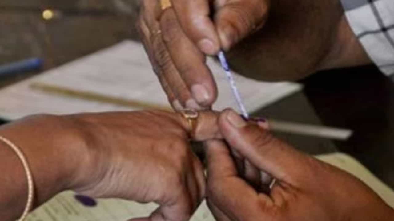 Lok Sabha Election Date Phase Wise: ಲೋಕಸಭೆ ಚುನಾವಣೆಗೆ 7 ಹಂತದ ಮತದಾನ; ಇಲ್ಲಿದೆ ವೇಳಾಪಟ್ಟಿ Lok Sabha Election Date Phase Wise: ಲೋಕಸಭೆ ಚುನಾವಣೆಗೆ 7 ಹಂತದ ಮತದಾನ; ಇಲ್ಲಿದೆ ವೇಳಾಪಟ್ಟಿ