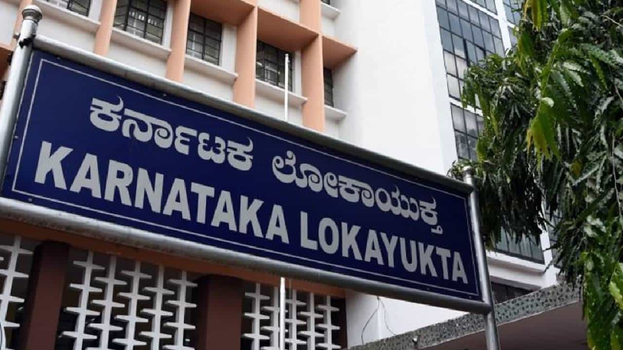 ತುಮಕೂರು: ಜಿಎಸ್ಟಿ ಹಣ ಕಡಿತಗೊಳಿಸಲು ಲಂಚ ಸ್ವೀಕಾರ; ಲೋಕಾಯುಕ್ತ ಬಲೆಗೆ ಬಿದ್ದ ಕಮರ್ಷಿಯಲ್ ಟ್ಯಾಕ್ಸ್ ಅಧಿಕಾರಿ ತುಮಕೂರು: ಜಿಎಸ್ಟಿ ಹಣ ಕಡಿತಗೊಳಿಸಲು ಲಂಚ ಸ್ವೀಕಾರ; ಲೋಕಾಯುಕ್ತ ಬಲೆಗೆ ಬಿದ್ದ ಕಮರ್ಷಿಯಲ್ ಟ್ಯಾಕ್ಸ್ ಅಧಿಕಾರಿ