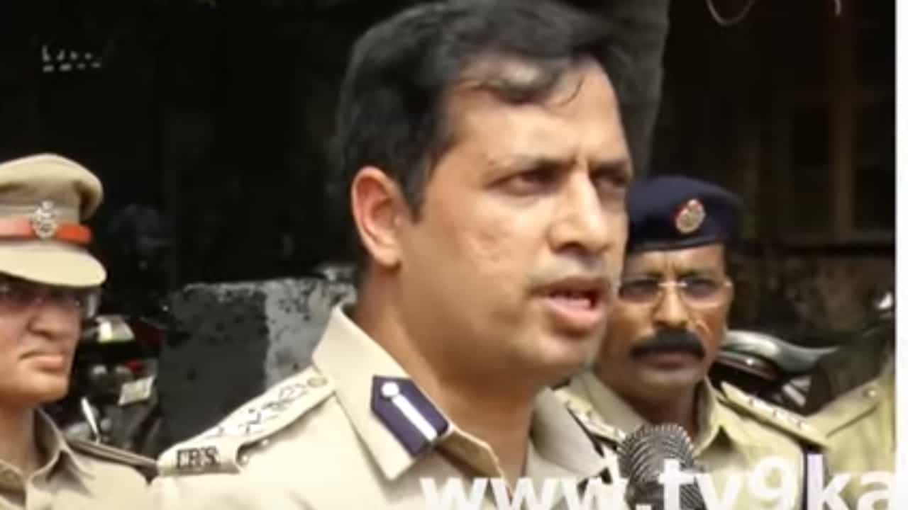 ಲೋಕಸಭೆ ಚುನಾವಣೆ: ಮಂಗಳೂರು ಪೊಲೀಸರಿಂದ 19 ರೌಡಿ ಶೀಟರ್ಗಳ ಗಡಿಪಾರು ಲೋಕಸಭೆ ಚುನಾವಣೆ: ಮಂಗಳೂರು ಪೊಲೀಸರಿಂದ 19 ರೌಡಿ ಶೀಟರ್ಗಳ ಗಡಿಪಾರು