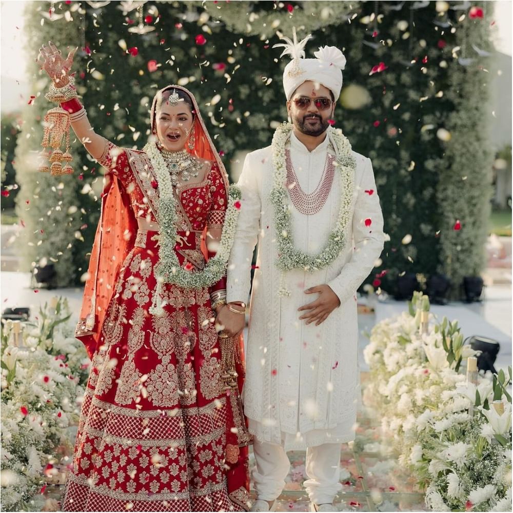 ಮೀರಾ ಚೋಪ್ರಾ ವಿವಾಹವಾಗಿರುವ ರಕ್ಷಿತ್ ಕೇಜ್ರಿವಾಲ್ ಉದ್ಯಮಿಯಾಗಿದ್ದು, ಅವರ ಕುಟುಂಬವು ಸಹ ಉದ್ಯಮಿಗಳ ಕುಟುಂಬವೇ ಆಗಿದೆ.