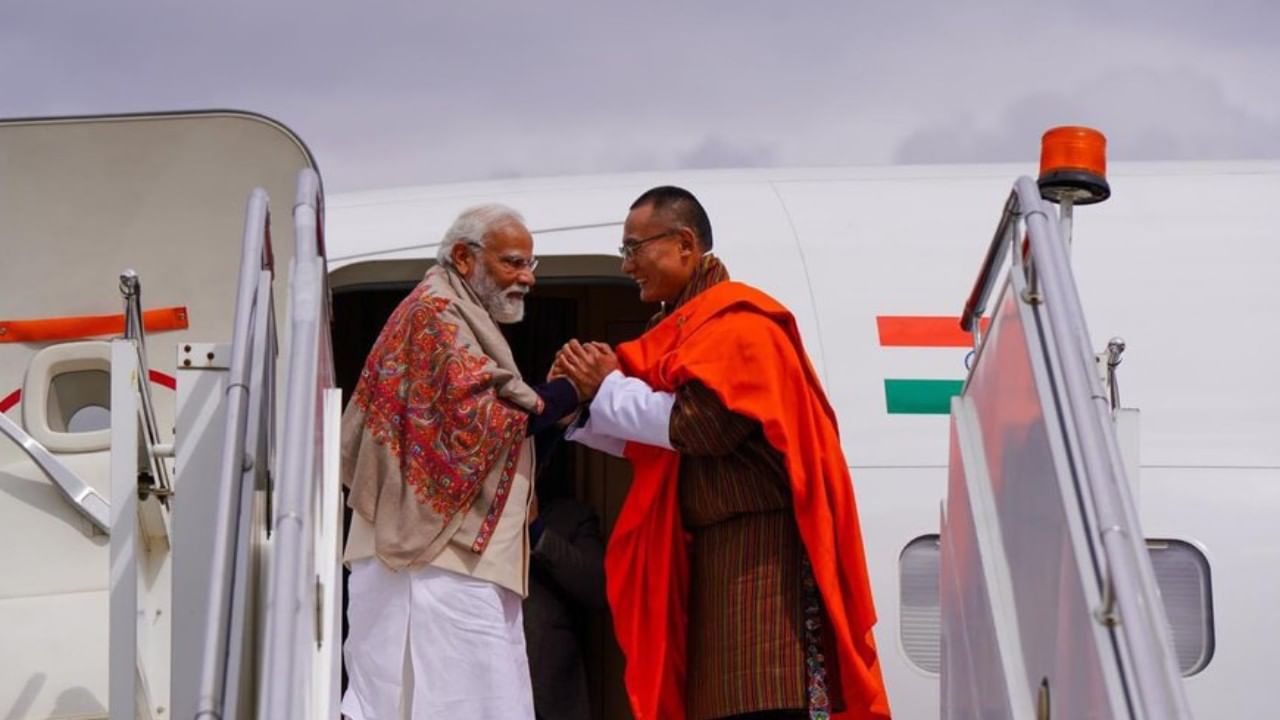 ಇದು ‘ಮೋದಿ ಕಿ ಗ್ಯಾರಂಟಿ’; ಪ್ರಧಾನಿ ನರೇಂದ್ರ ಮೋದಿ ಭೇಟಿಗಾಗಿ ಧನ್ಯವಾದ ಸಲ್ಲಿಸಿದ ಭೂತಾನ್ ಪಿಎಂ ಇದು ‘ಮೋದಿ ಕಿ ಗ್ಯಾರಂಟಿ’; ಪ್ರಧಾನಿ ನರೇಂದ್ರ ಮೋದಿ ಭೇಟಿಗಾಗಿ ಧನ್ಯವಾದ ಸಲ್ಲಿಸಿದ ಭೂತಾನ್ ಪಿಎಂ