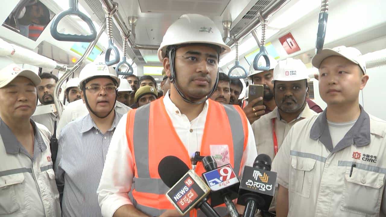 ಚಾಲಕ ರಹಿತ ಮೆಟ್ರೋ ರೈಲು ಸಂಚಾರ ಪರಿಶೀಲಿಸಿದ ಸಂಸದ ತೇಜಸ್ವಿ ಸೂರ್ಯ ಚಾಲಕ ರಹಿತ ಮೆಟ್ರೋ ರೈಲು ಸಂಚಾರ ಪರಿಶೀಲಿಸಿದ ಸಂಸದ ತೇಜಸ್ವಿ ಸೂರ್ಯ