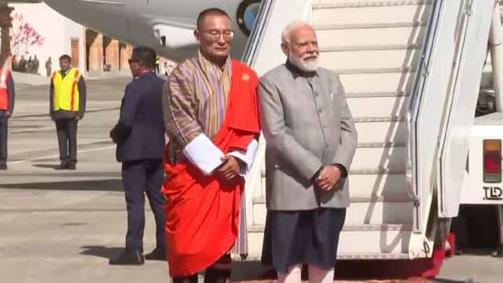 ಭೂತಾನ್ಗೆ ತೆರಳಿದ ಪ್ರಧಾನಿ ಮೋದಿಗೆ ಭವ್ಯ ಸ್ವಾಗತ ಭೂತಾನ್ಗೆ ತೆರಳಿದ ಪ್ರಧಾನಿ ಮೋದಿಗೆ ಭವ್ಯ ಸ್ವಾಗತ
