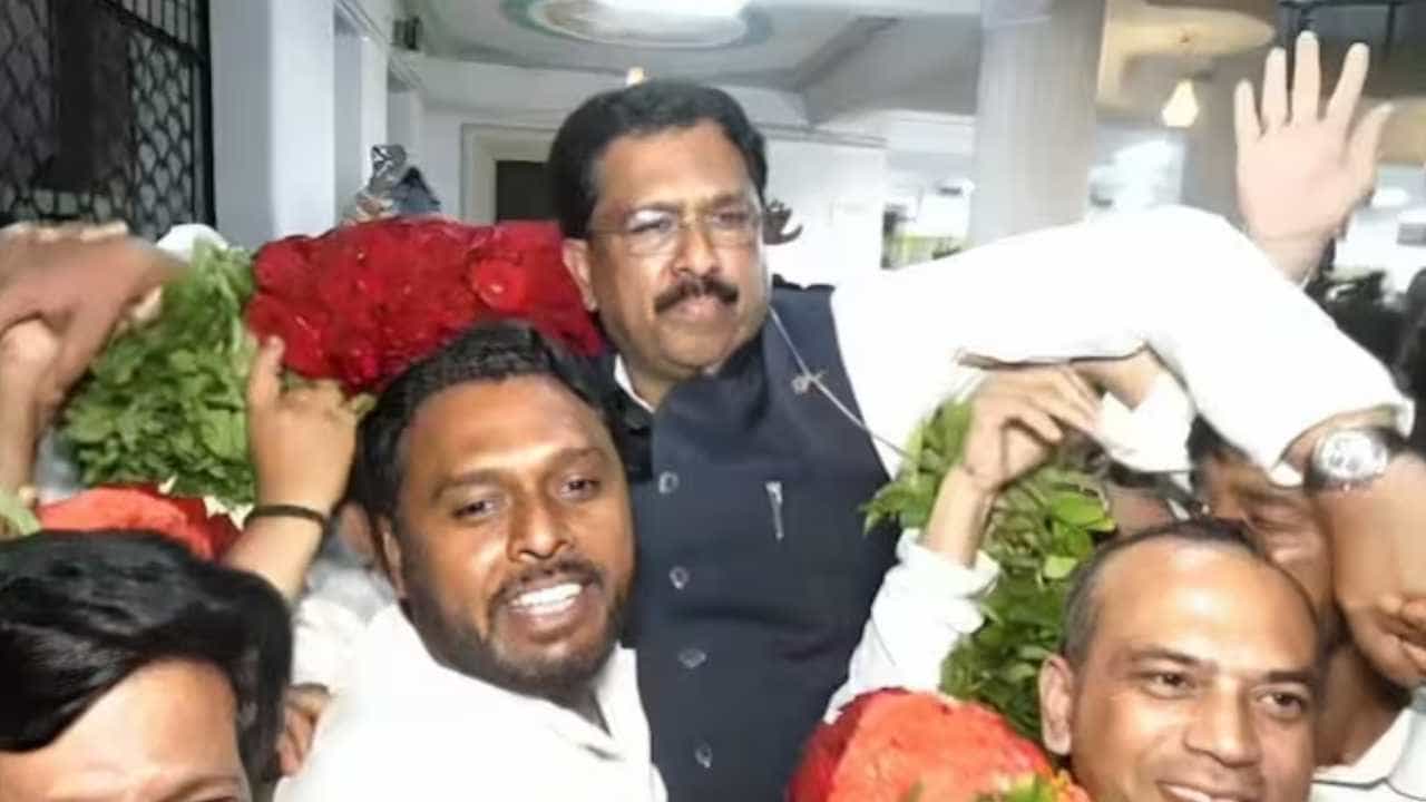 ಪಾಕ್ ಪರ ಘೋಷಣೆ: ನಾಸೀರ್ ಹುಸೇನ್ಗೆ ಪ್ರಮಾಣ ವಚನ ಬೋಧನೆ ಮಾಡದಂತೆ ಉಪ ರಾಷ್ಟ್ರಪತಿಗೆ ಪತ್ರ ಪಾಕ್ ಪರ ಘೋಷಣೆ: ನಾಸೀರ್ ಹುಸೇನ್ಗೆ ಪ್ರಮಾಣ ವಚನ ಬೋಧನೆ ಮಾಡದಂತೆ ಉಪ ರಾಷ್ಟ್ರಪತಿಗೆ ಪತ್ರ