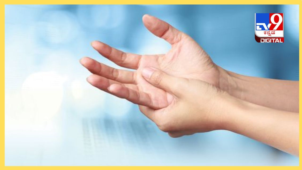 Arthritis : ಸಂಧಿವಾತಕ್ಕೆ ದಿವ್ಯ ಔಷಧಿ ನಿಮ್ಮ ಅಡುಗೆ ಮನೆಯಲ್ಲಿದೆ, ಸಿಂಪಲ್ ಮನೆ ಮದ್ದು Arthritis : ಸಂಧಿವಾತಕ್ಕೆ ದಿವ್ಯ ಔಷಧಿ ನಿಮ್ಮ ಅಡುಗೆ ಮನೆಯಲ್ಲಿದೆ, ಸಿಂಪಲ್ ಮನೆ ಮದ್ದು