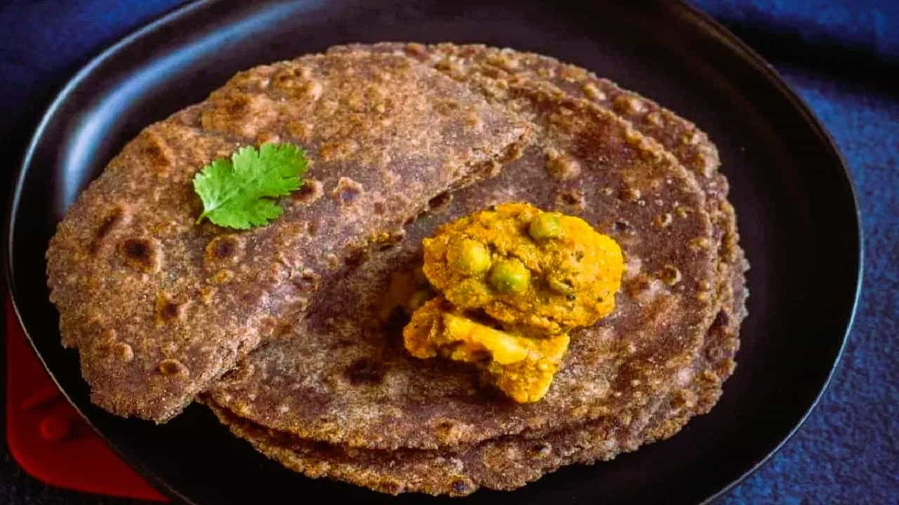 ರಾಗಿ ರೊಟ್ಟಿ ತಿಂದರೆ ಏನೆಲ್ಲ ಪ್ರಯೋಜನಗಳಿವೆ ಗೊತ್ತಾ? ರಾಗಿ ರೊಟ್ಟಿ ತಿಂದರೆ ಏನೆಲ್ಲ ಪ್ರಯೋಜನಗಳಿವೆ ಗೊತ್ತಾ?