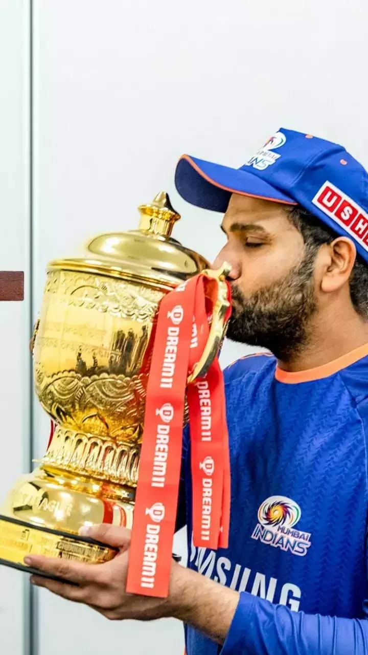 ಸದ್ಯ ಮಾಜಿ ನಾಯಕನಾಗಿರುವ ರೋಹಿತ್ ಶರ್ಮಾ ಮುಂಬೈ ಇಂಡಿಯನ್ಸ್ ಪರ ನಾಯಕನಾಗಿ ಐದು ಐಪಿಎಲ್ ಪ್ರಶಸ್ತಿಗಳನ್ನು ಗೆದ್ದಿದ್ದಾರೆ.