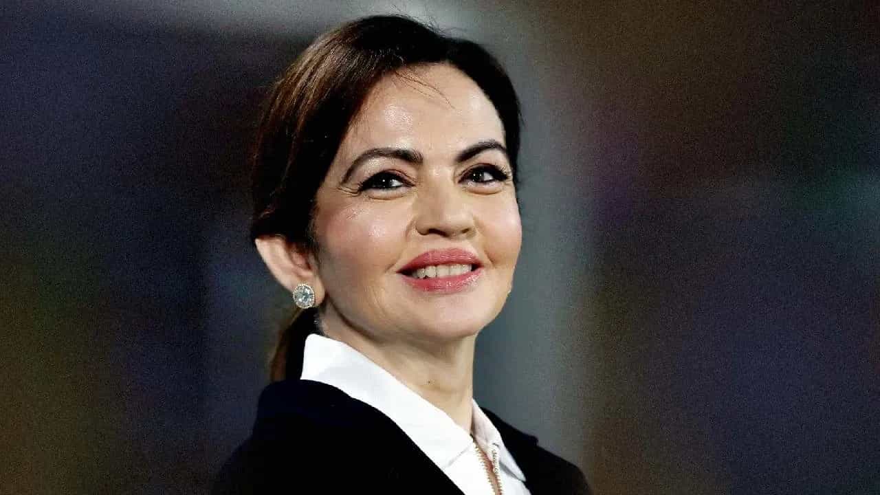 Nita Ambani: 60ರ ವಯಸ್ಸಿನಲ್ಲೂ ನೀತಾ ಅಂಬಾನಿ ಫಿಟ್ ಆಗಿರುವುದು ಹೇಗೆ? Nita Ambani: 60ರ ವಯಸ್ಸಿನಲ್ಲೂ ನೀತಾ ಅಂಬಾನಿ ಫಿಟ್ ಆಗಿರುವುದು ಹೇಗೆ?