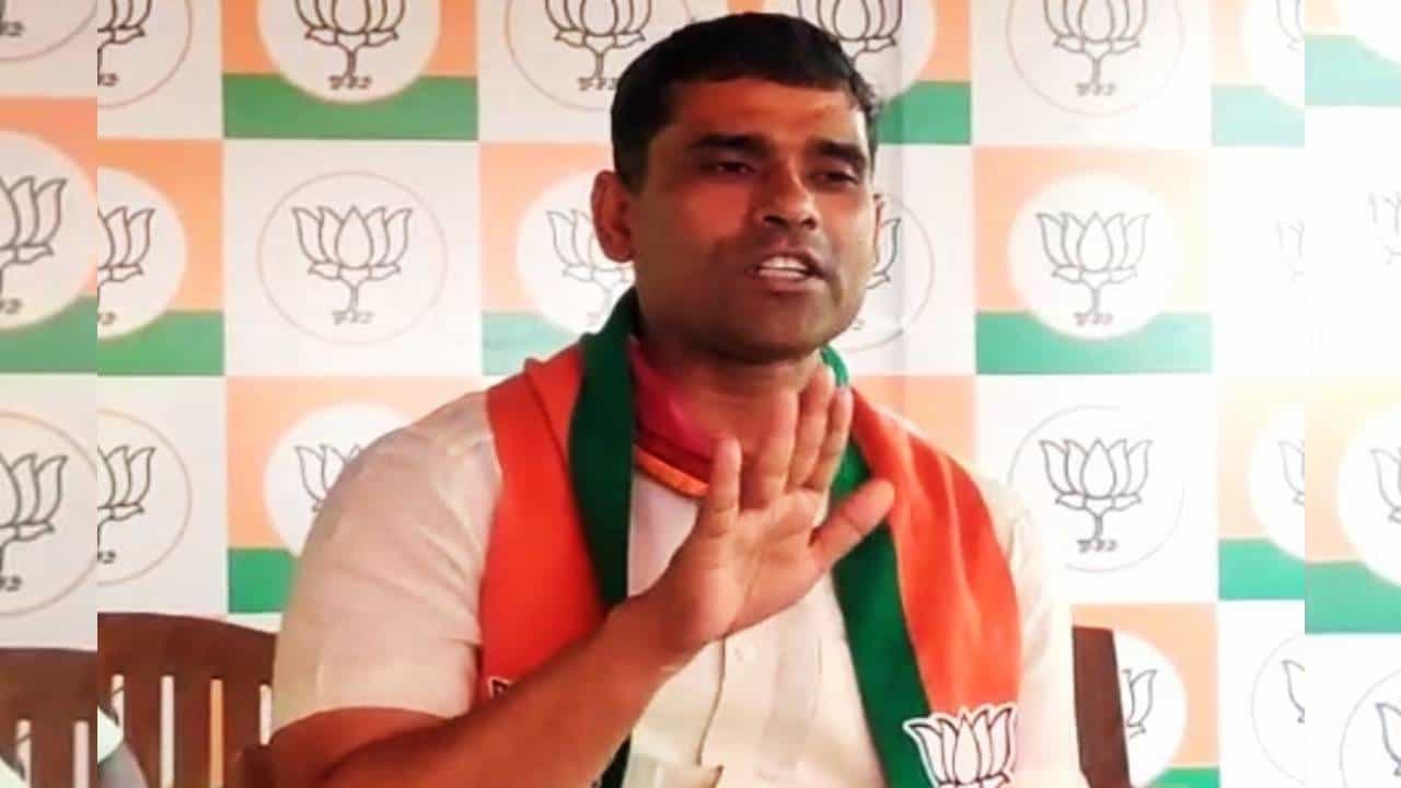 ಸಚಿವ ಮಧು ಬಂಗಾರಪ್ಪಗೆ ಶಿಕ್ಷಣ ಸಚಿವರಾಗಿ ಬೇಕಿರೋ ಮೌಲ್ಯ ಕಡಿಮೆ ಇದೆ ಎಂದ ಪಿ ರಾಜೀವ್ ಸಚಿವ ಮಧು ಬಂಗಾರಪ್ಪಗೆ ಶಿಕ್ಷಣ ಸಚಿವರಾಗಿ ಬೇಕಿರೋ ಮೌಲ್ಯ ಕಡಿಮೆ ಇದೆ ಎಂದ ಪಿ ರಾಜೀವ್