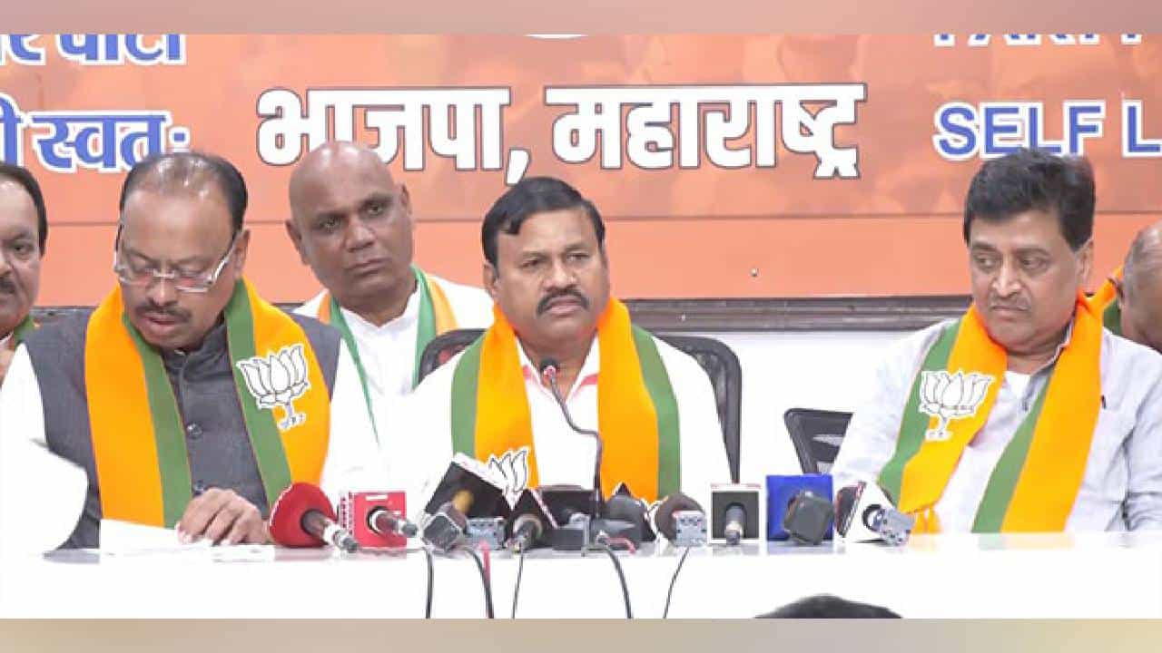 Padmakar Valvi: ಕಾಂಗ್ರೆಸ್ನ ಹಿರಿಯ ನಾಯಕ ಪದ್ಮಾಕರ್ ವಾಲ್ವಿ ಬಿಜೆಪಿಗೆ ಸೇರ್ಪಡೆ Padmakar Valvi: ಕಾಂಗ್ರೆಸ್ನ ಹಿರಿಯ ನಾಯಕ ಪದ್ಮಾಕರ್ ವಾಲ್ವಿ ಬಿಜೆಪಿಗೆ ಸೇರ್ಪಡೆ