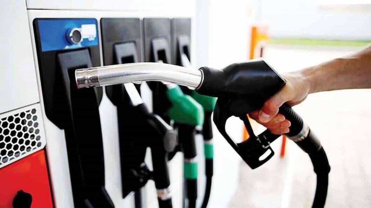 Petrol Diesel Price on March 19: ಮುಂಬೈ, ಕೋಲ್ಕತ್ತಾದಲ್ಲಿ ಪೆಟ್ರೋಲ್ ಬೆಲೆ ಇಳಿಕೆ Petrol Diesel Price on March 19: ಮುಂಬೈ, ಕೋಲ್ಕತ್ತಾದಲ್ಲಿ ಪೆಟ್ರೋಲ್ ಬೆಲೆ ಇಳಿಕೆ