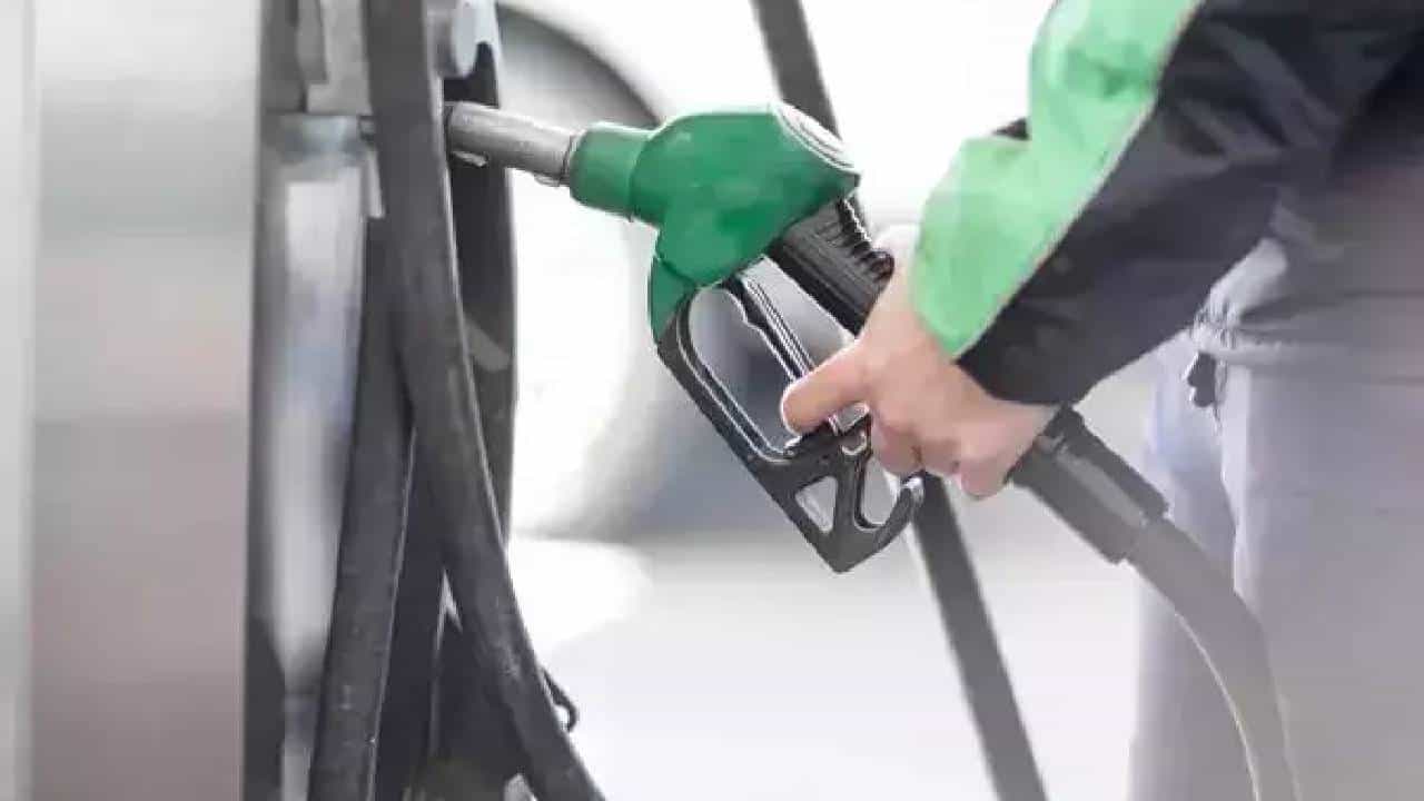 Petrol Diesel Price on March 26: ಬೆಂಗಳೂರು ಸೇರಿ ದೇಶದ ವಿವಿಧ ನಗರಗಳಲ್ಲಿ ಪೆಟ್ರೋಲ್, ಡೀಸೆಲ್ ಬೆಲೆ ಎಷ್ಟಿದೆ? Petrol Diesel Price on March 26: ಬೆಂಗಳೂರು ಸೇರಿ ದೇಶದ ವಿವಿಧ ನಗರಗಳಲ್ಲಿ ಪೆಟ್ರೋಲ್, ಡೀಸೆಲ್ ಬೆಲೆ ಎಷ್ಟಿದೆ?