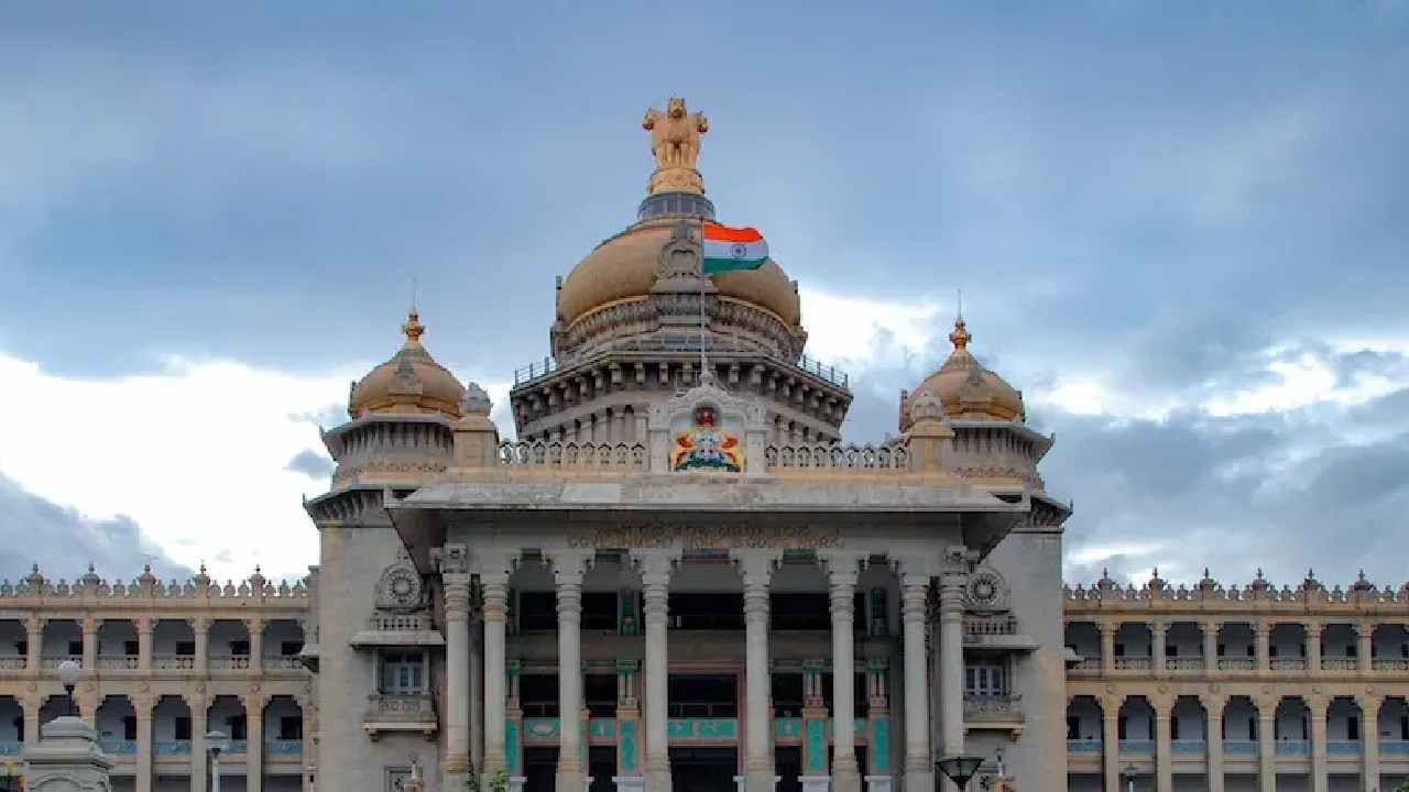 ಬೆಂಗಳೂರಿನಲ್ಲಿ ಸ್ಫೋಟ ಪ್ರಕರಣ: ಖಾಸಗಿ ಸಂಸ್ಥೆಯಿಂದ 'ವಿಧಾನಸೌಧದಲ್ಲಿ ಬಾಂಬ್ ಡಿಟೆಕ್ಷನ್ ಪ್ರಾತ್ಯಕ್ಷಿಕೆ' ಸ್ವೀಕರಿಸಿದ ಸ್ಪೀಕರ್