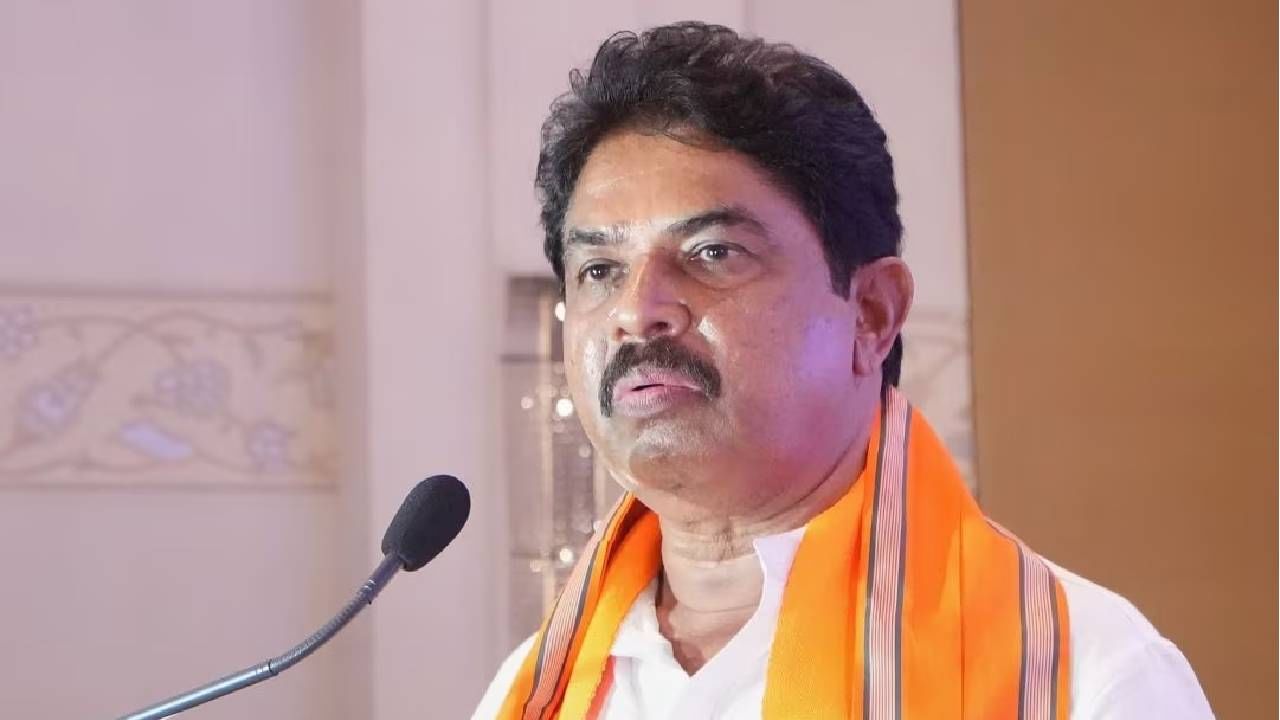 ನಾಸೀರ್ ಹುಸೇನ್ಗೆ ಪ್ರತಿಜ್ಞಾವಿಧಿ ಬೋಧಿಸದಂತೆ ಉಪ ರಾಷ್ಟ್ರಪತಿಗಳಿಗೆ ಪತ್ರ: ಹಿರಿಯ ಅಧಿಕಾರಿಗಳ ನಡೆ ಸ್ವಾಗತಿಸಿದ ಆರ್ ಅಶೋಕ್ ನಾಸೀರ್ ಹುಸೇನ್ಗೆ ಪ್ರತಿಜ್ಞಾವಿಧಿ ಬೋಧಿಸದಂತೆ ಉಪ ರಾಷ್ಟ್ರಪತಿಗಳಿಗೆ ಪತ್ರ: ಹಿರಿಯ ಅಧಿಕಾರಿಗಳ ನಡೆ ಸ್ವಾಗತಿಸಿದ ಆರ್ ಅಶೋಕ್