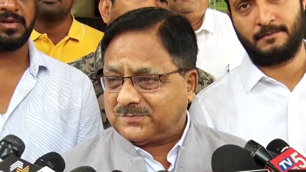 ಹಾಸನದಲ್ಲಿ ದೋಸ್ತಿ ಜೆಡಿಎಸ್ ಮುನಿಸು ತಣಿಸಲು ಬಿಜೆಪಿ ರಾಜ್ಯ ಉಸ್ತುವಾರಿ ಅಖಾಡಕ್ಕೆ: ಅಗರ್ವಾಲ್ ಹೇಳಿದ್ದಿಷ್ಟು ಹಾಸನದಲ್ಲಿ ದೋಸ್ತಿ ಜೆಡಿಎಸ್ ಮುನಿಸು ತಣಿಸಲು ಬಿಜೆಪಿ ರಾಜ್ಯ ಉಸ್ತುವಾರಿ ಅಖಾಡಕ್ಕೆ: ಅಗರ್ವಾಲ್ ಹೇಳಿದ್ದಿಷ್ಟು