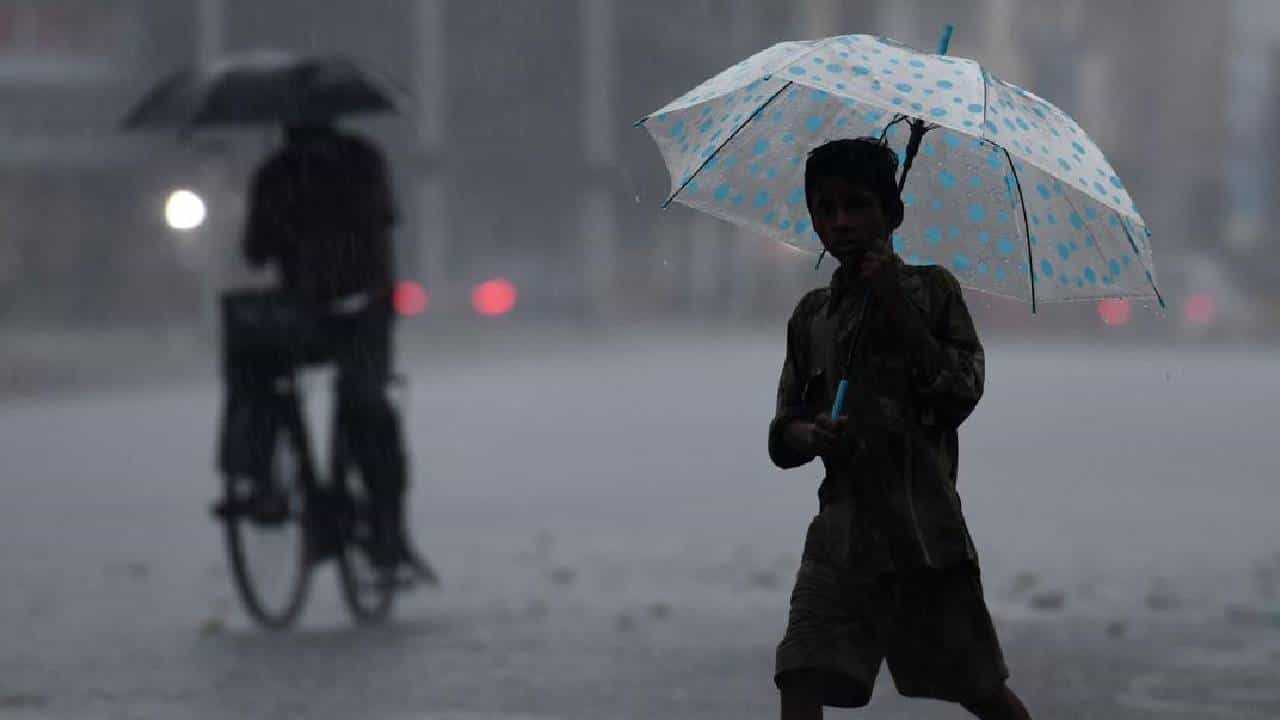 Karnataka Weather: ಕರ್ನಾಟಕದ ಕರಾವಳಿ ಸೇರಿ ಬಹುತೇಕ ಜಿಲ್ಲೆಗಳಲ್ಲಿ ಮಾರ್ಚ್ 25ರವರೆಗೆ ಮಳೆ Karnataka Weather: ಕರ್ನಾಟಕದ ಕರಾವಳಿ ಸೇರಿ ಬಹುತೇಕ ಜಿಲ್ಲೆಗಳಲ್ಲಿ ಮಾರ್ಚ್ 25ರವರೆಗೆ ಮಳೆ