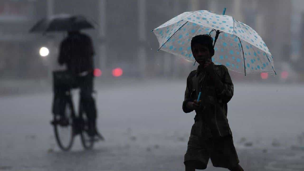 Karnataka Weather: ಬೆಂಗಳೂರು, ಹಾಸನ, ಚಿಕ್ಕಮಗಳೂರು ಸೇರಿ 25ಕ್ಕೂ ಅಧಿಕ ಜಿಲ್ಲೆಗಳಲ್ಲಿ ಮಳೆ ಸಾಧ್ಯತೆ Karnataka Weather: ಬೆಂಗಳೂರು, ಹಾಸನ, ಚಿಕ್ಕಮಗಳೂರು ಸೇರಿ 25ಕ್ಕೂ ಅಧಿಕ ಜಿಲ್ಲೆಗಳಲ್ಲಿ ಮಳೆ ಸಾಧ್ಯತೆ
