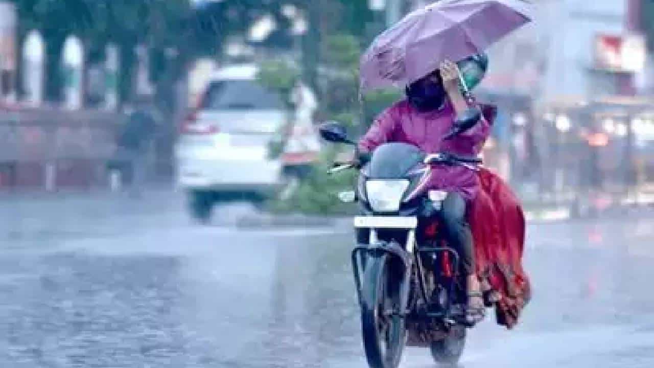 India Weather: ಕರ್ನಾಟಕ, ಪಶ್ಚಿಮ ಬಂಗಾಳ ಸೇರಿದಂತೆ ಹಲವು ರಾಜ್ಯಗಳಲ್ಲಿ ಇಂದಿನಿಂದ ಮೂರು ದಿನಗಳ ಕಾಲ ಮಳೆ ಸಾಧ್ಯತೆ India Weather: ಕರ್ನಾಟಕ, ಪಶ್ಚಿಮ ಬಂಗಾಳ ಸೇರಿದಂತೆ ಹಲವು ರಾಜ್ಯಗಳಲ್ಲಿ ಇಂದಿನಿಂದ ಮೂರು ದಿನಗಳ ಕಾಲ ಮಳೆ ಸಾಧ್ಯತೆ