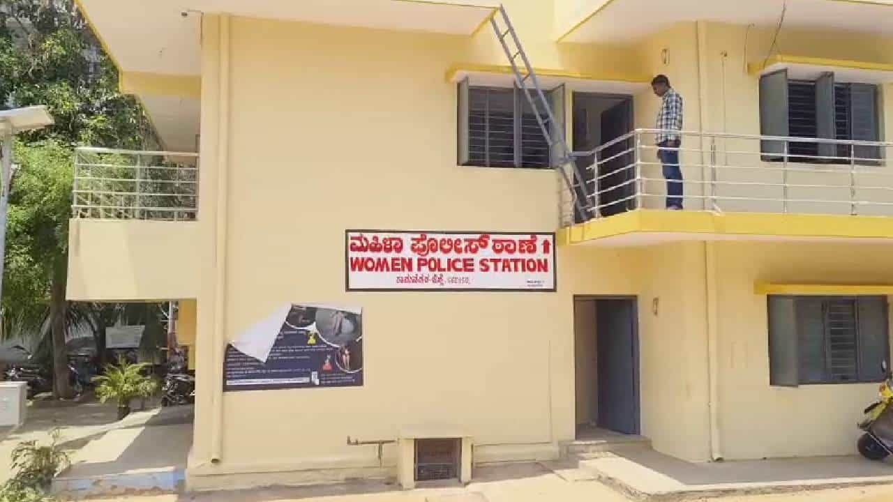 ಟೀ ಕುಡಿಸಲು ಎಂದು ಕರೆದೊಯ್ದು ಅಪ್ರಾಪ್ತ ಬಾಲಕಿಗೆ ಲೈಂಗಿಕ ಕಿರುಕುಳ, ಆರೋಪಿ ಅರೆಸ್ಟ್ ಟೀ ಕುಡಿಸಲು ಎಂದು ಕರೆದೊಯ್ದು ಅಪ್ರಾಪ್ತ ಬಾಲಕಿಗೆ ಲೈಂಗಿಕ ಕಿರುಕುಳ, ಆರೋಪಿ ಅರೆಸ್ಟ್