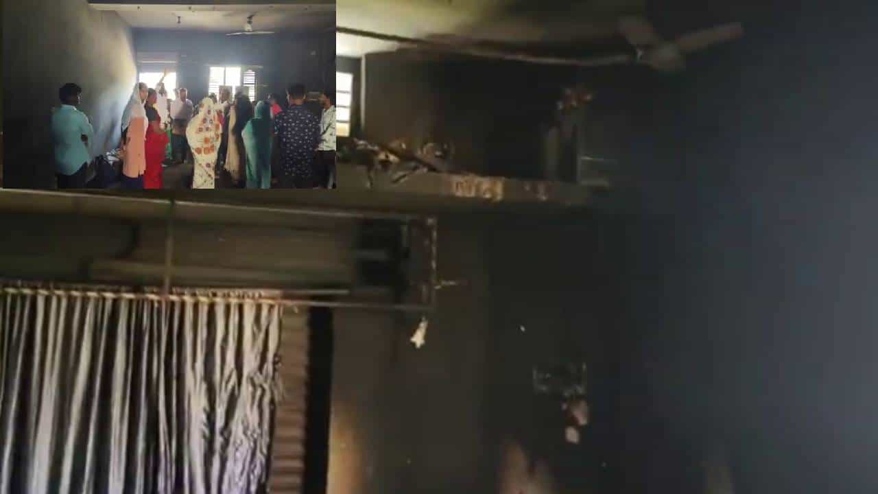 ರಾಮನಗರ: ಗ್ರೇಸ್ ಕಮ್ಯೂನಿಟಿ ಚರ್ಚ್ಗೆ ಬೆಂಕಿ, ಸುಟ್ಟು ಕರಕಲಾದ ಪ್ರಾರ್ಥನಾ ಪರಿಕರ, ಶಿಲುಬೆ, ಏಸುವಿನ ಮೂರ್ತಿ ರಾಮನಗರ: ಗ್ರೇಸ್ ಕಮ್ಯೂನಿಟಿ ಚರ್ಚ್ಗೆ ಬೆಂಕಿ, ಸುಟ್ಟು ಕರಕಲಾದ ಪ್ರಾರ್ಥನಾ ಪರಿಕರ, ಶಿಲುಬೆ, ಏಸುವಿನ ಮೂರ್ತಿ