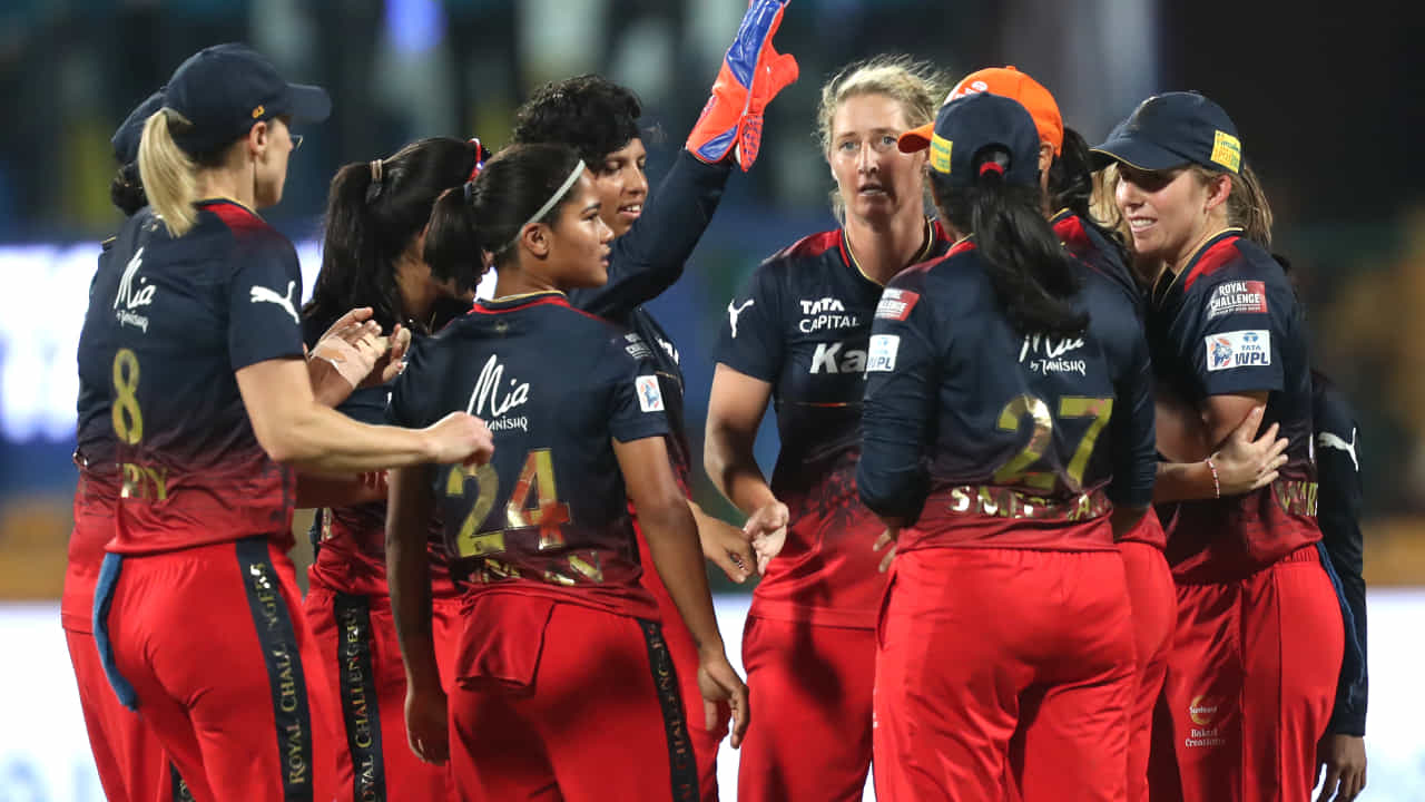 WPL 2024: ಸ್ಮೃತಿ- ಪೆರ್ರಿ ಆಟಕ್ಕೆ ತಲೆಬಾಗಿದ ಯುಪಿ; ತವರಿನಲ್ಲಿ ಕೊನೆಯ ಪಂದ್ಯ ಗೆದ್ದ ಆರ್ಸಿಬಿ WPL 2024: ಸ್ಮೃತಿ- ಪೆರ್ರಿ ಆಟಕ್ಕೆ ತಲೆಬಾಗಿದ ಯುಪಿ; ತವರಿನಲ್ಲಿ ಕೊನೆಯ ಪಂದ್ಯ ಗೆದ್ದ ಆರ್ಸಿಬಿ