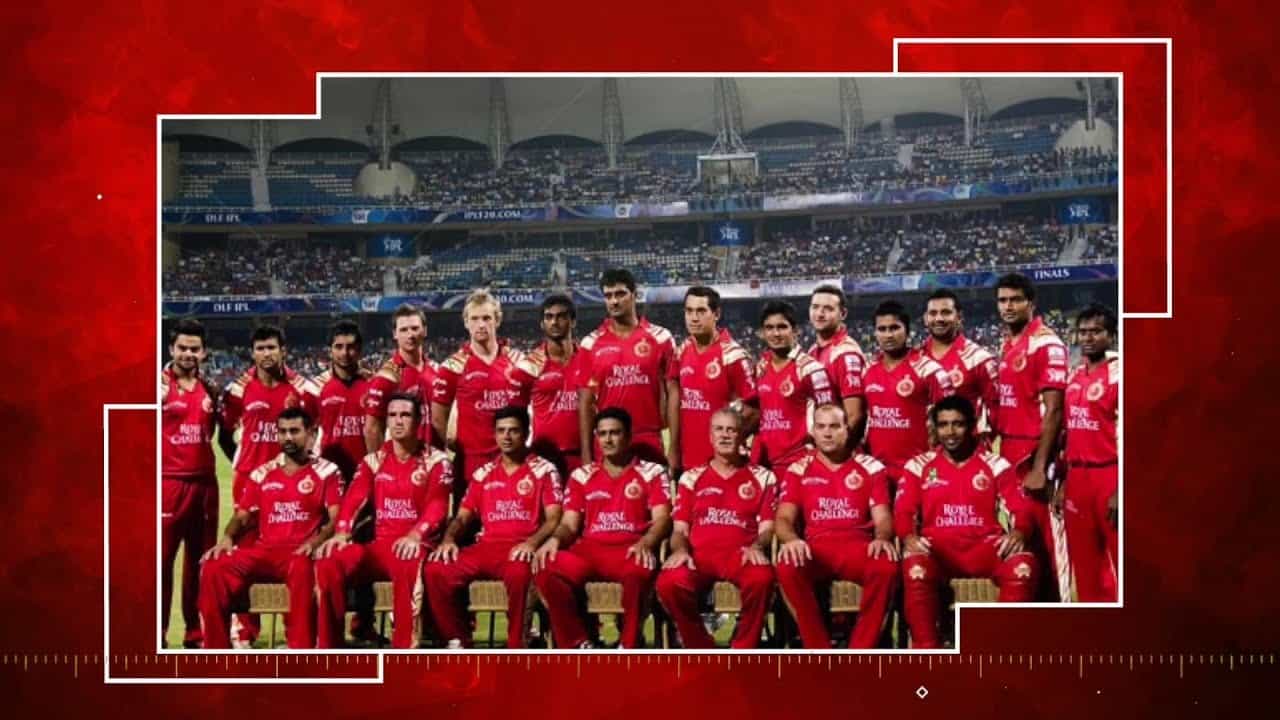 ಇಂಡಿಯನ್ ಪ್ರೀಮಿಯರ್ ಲೀಗ್ 16 ಸೀಸನ್ ಮುಗಿದು, ಇದೀಗ 17ನೇ ಸೀಸನ್ ಆರಂಭದ ಹೊಸ್ತಿಲಲ್ಲಿದ್ದೇವೆ. ಕಳೆದ ಹದಿನಾರು ಸೀಸನ್ಗಳಲ್ಲಿ ರಾಯಲ್ ಚಾಲೆಂಜರ್ಸ್ ಬೆಂಗಳೂರು (RCB) ತಂಡದ ಪರ ಅತಿರಥ ಮಹಾರಥರಂತಹ ಆಟಗಾರರು ಕಣಕ್ಕಿಳಿದಿದ್ದಾರೆ. ಈ ಆಟಗಾರರಲ್ಲಿ ಭಾರತದ ಕೆಲ ಲೆಜೆಂಡ್ಸ್ ಕ್ರಿಕೆಟಿಗರು ಕೂಡ ಸೇರಿದ್ದಾರೆ. ಆದರೆ ಅವರಲ್ಲಿ ಸಾವಿರ ರನ್ಗಳ ಗಡಿದಾಟಿದ್ದು ಕೇವಲ ಇಬ್ಬರು ಆಟಗಾರರು ಎಂದರೆ ನಂಬಲೇಬೇಕು.