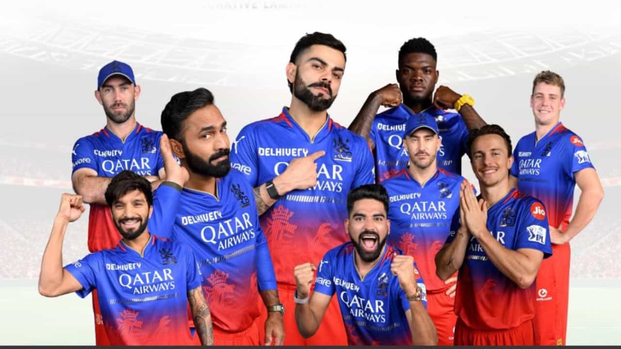ಇಂಡಿಯನ್ ಪ್ರೀಮಿಯರ್ ಲೀಗ್ (IPL 2024) ಸೀಸನ್ 17 ರಲ್ಲಿ ರಾಯಲ್ ಚಾಲೆಂಜರ್ಸ್ ಬೆಂಗಳೂರು (RCB) ತಂಡ ಈವರೆಗೆ ಮೂರು ಪಂದ್ಯಗಳನ್ನಾಡಿದೆ. ಈ ಮೂರು ಪಂದ್ಯಗಳಲ್ಲಿ ಒಂದು ಮ್ಯಾಚ್ನಲ್ಲಿ ಜಯ ಸಾಧಿಸಿದರೆ, 2 ಪಂದ್ಯಗಳಲ್ಲಿ ಸೋಲನುಭವಿಸಿದೆ. ಈ ಸೋಲುಗಳಿಗೆ ಪ್ರಮುಖ ಕಾರಣ ಆರ್ಸಿಬಿ ತಂಡದ ಬೌಲರ್ಗಳು ಎಂದರೆ ತಪ್ಪಾಗಲಾರದು.